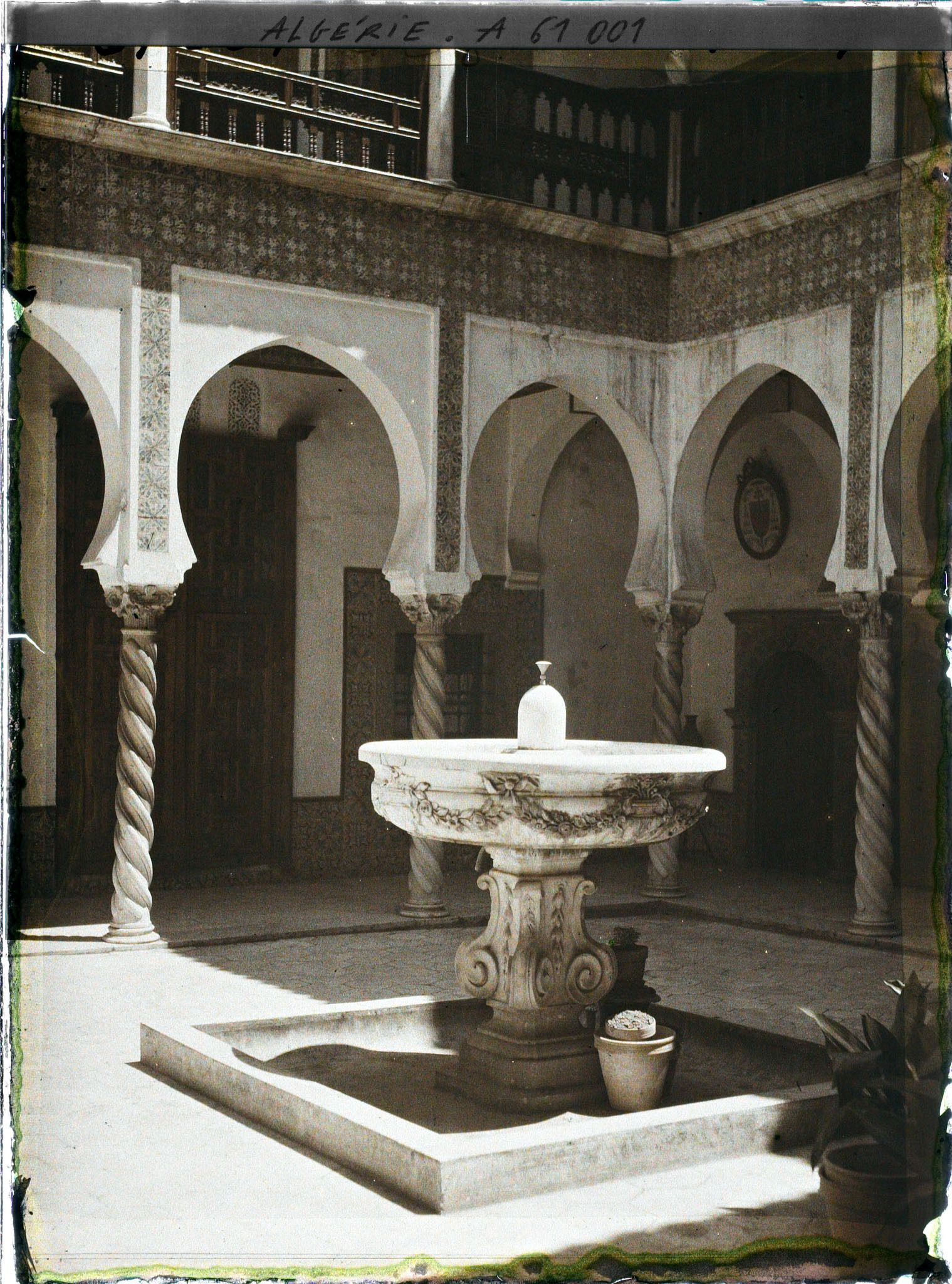 Image représentant La fontaine du patio de l'archevêché (ancien Dar Aziza)