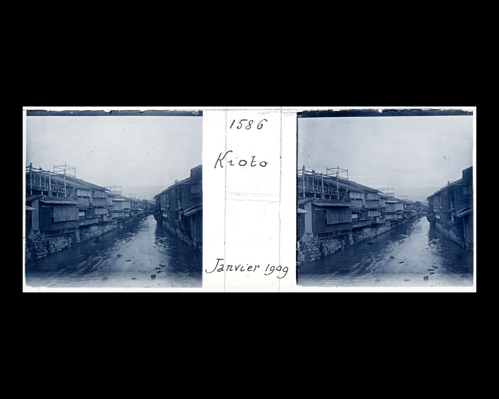 Image représentant Rivière ou canal dans la ville