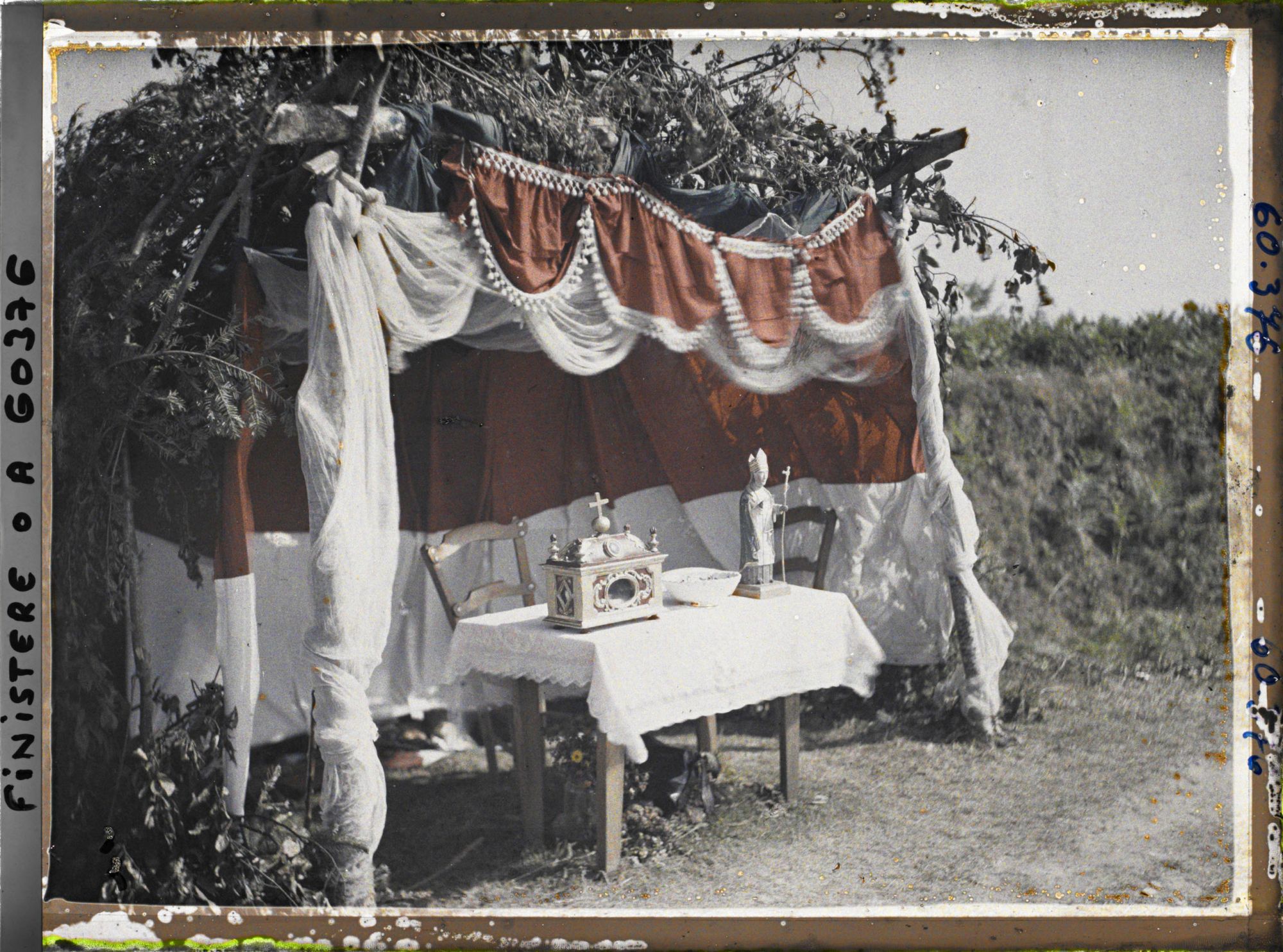 Image représentant Le reposoir de saint Thurien sur le parcours de la Grande Troménie