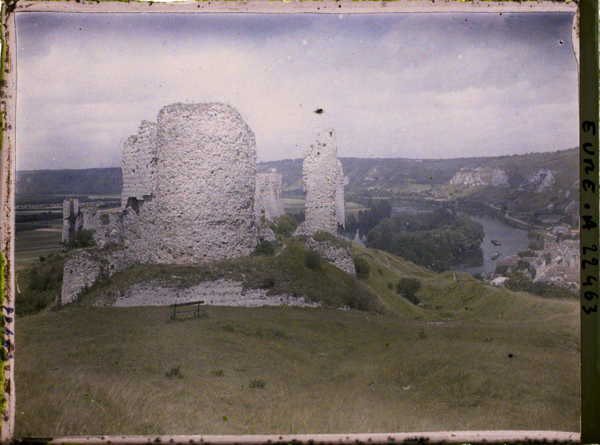 Image représentant Vue d'ensemble des ruines du Château Gaillard vers le petit Andelys