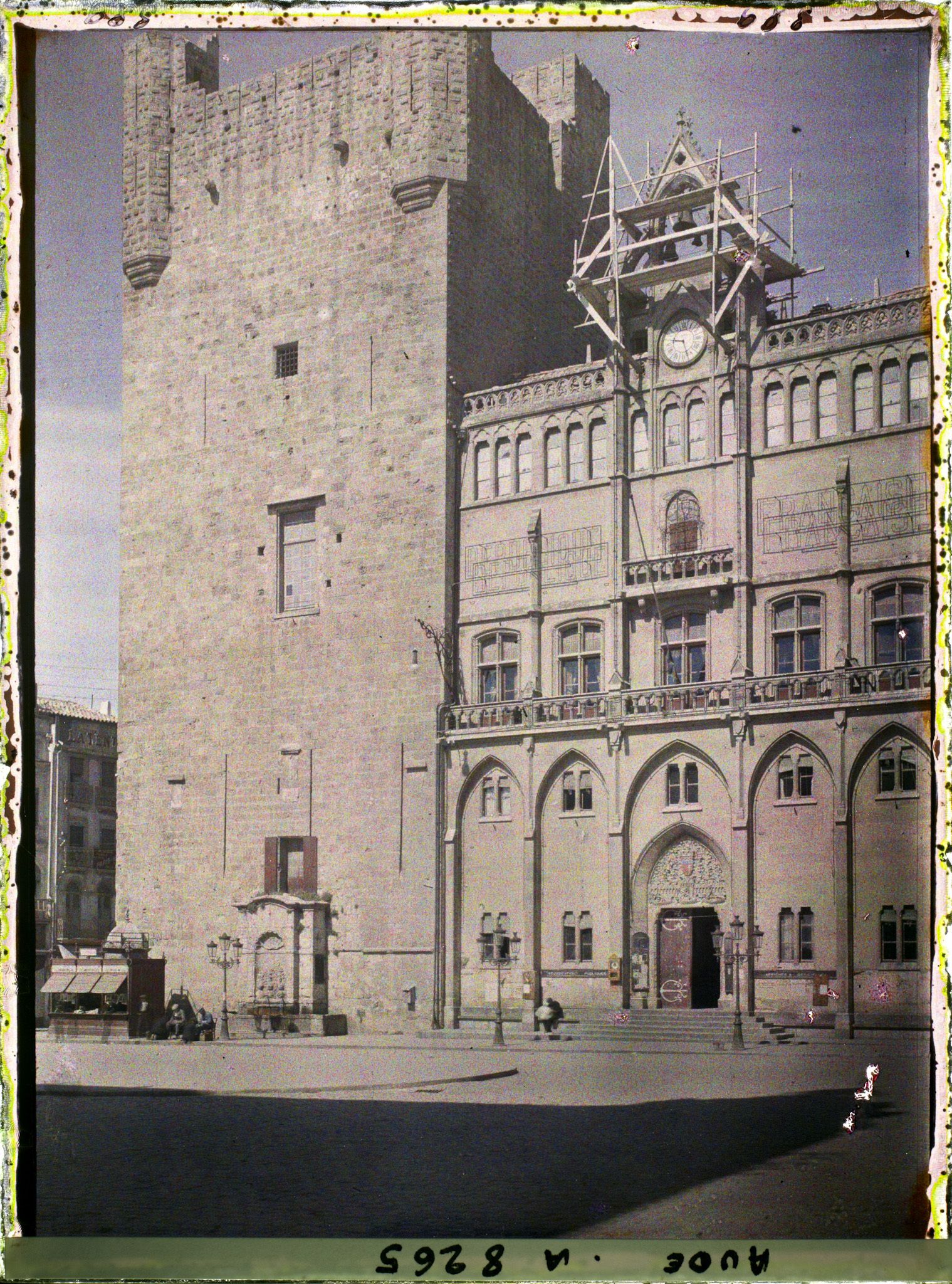 Image représentant Hôtel de ville et tour des Maures