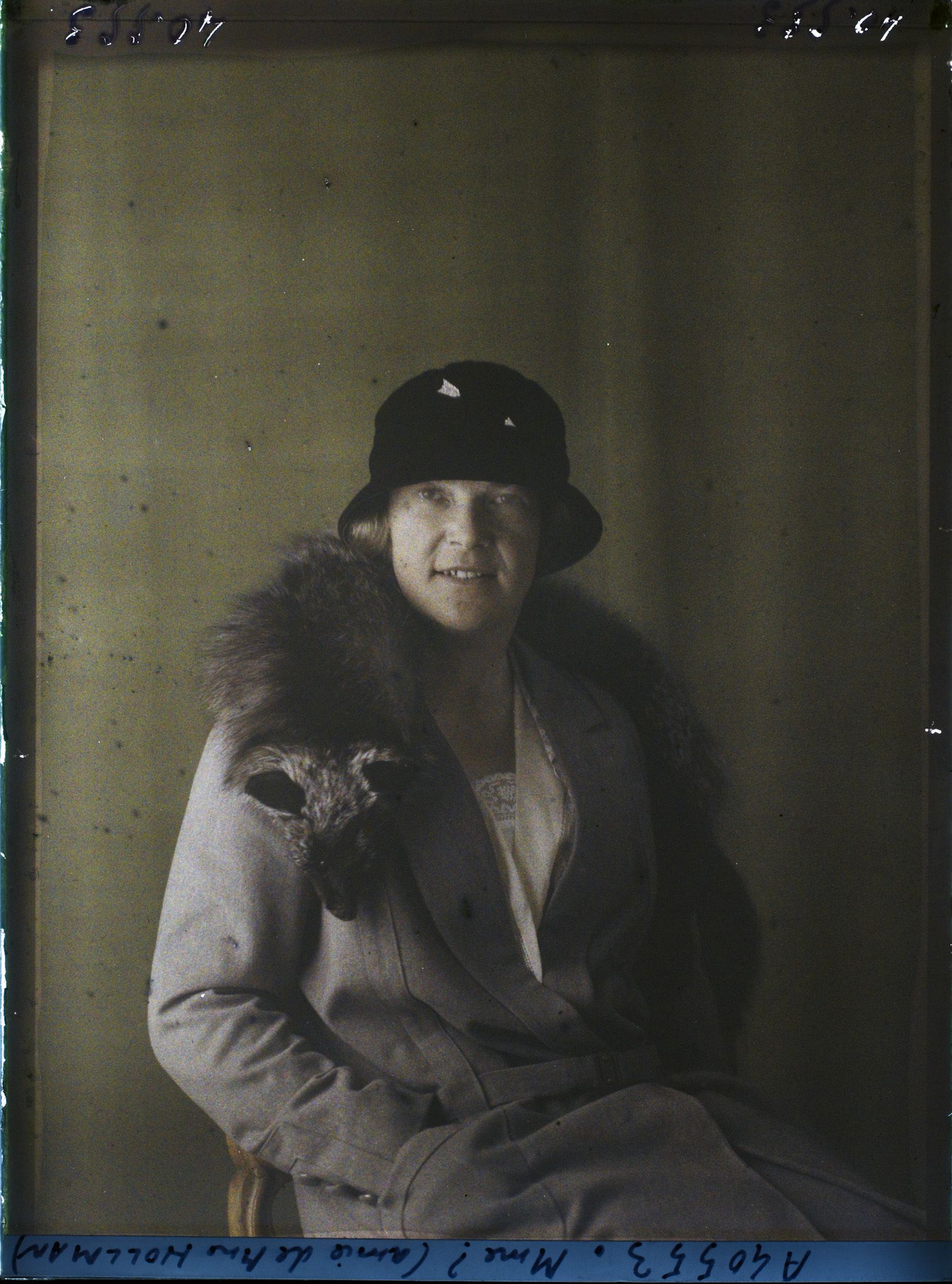 Image représentant Une amie de  https://musee-albert-kahn.s-museum.fr/home/NWQ2OTAwYzNmYjZlZTk1ZWQwODJmMjY4L2dlbmVyaWMtbm90aWNlLXRhYi9hdXRob3JpdHkvNjE3YTc5ZjVjZjhiODk2OGIzMzM3ZDIx/5d6900c3fb6ee95ed082f268/generic-notice-tab/authority/617a79ebcf8b8968b3336f0e madame Hollman