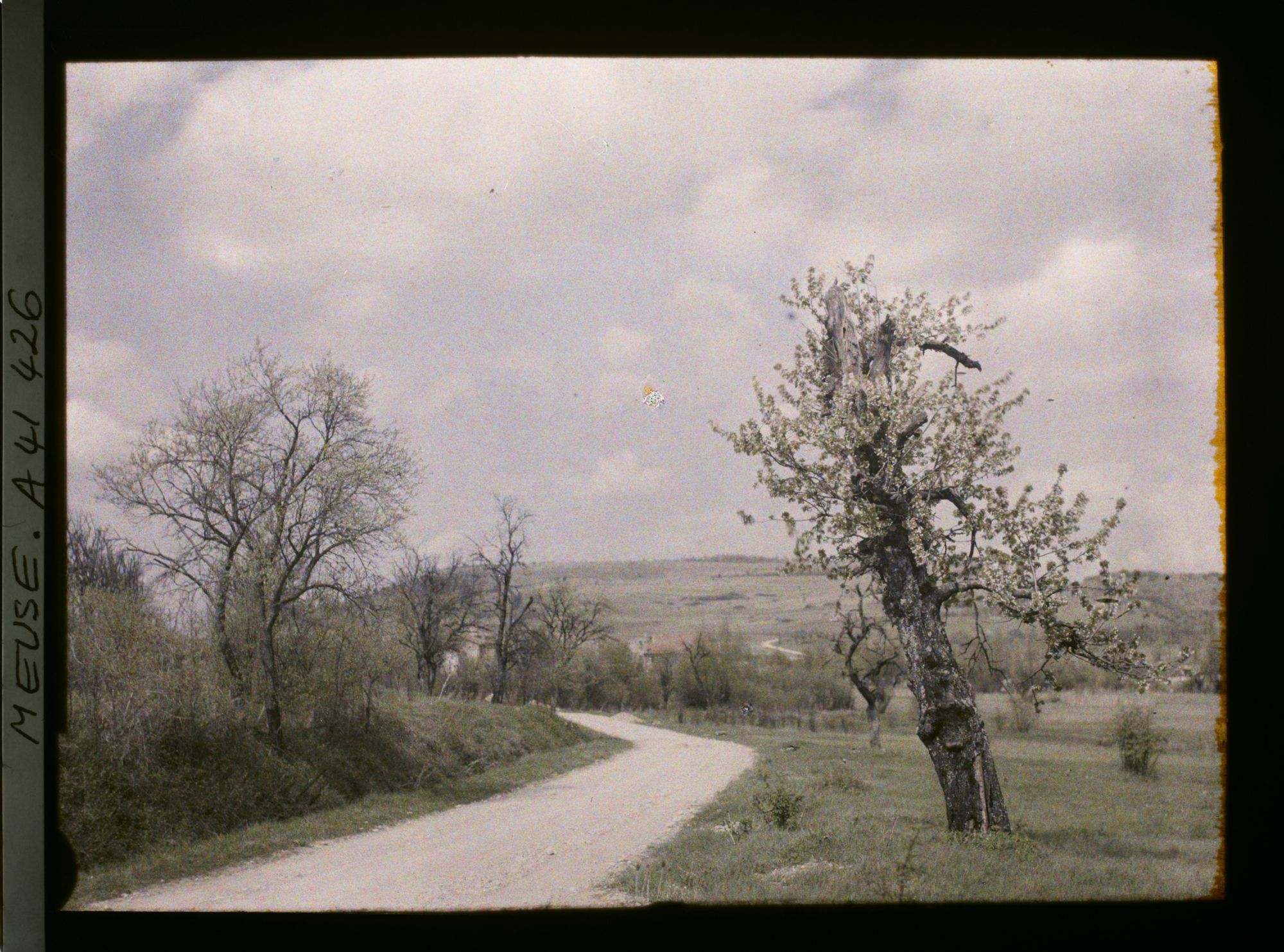 Image représentant France, Les Eparges, Entrée du Village et Côté des Hures