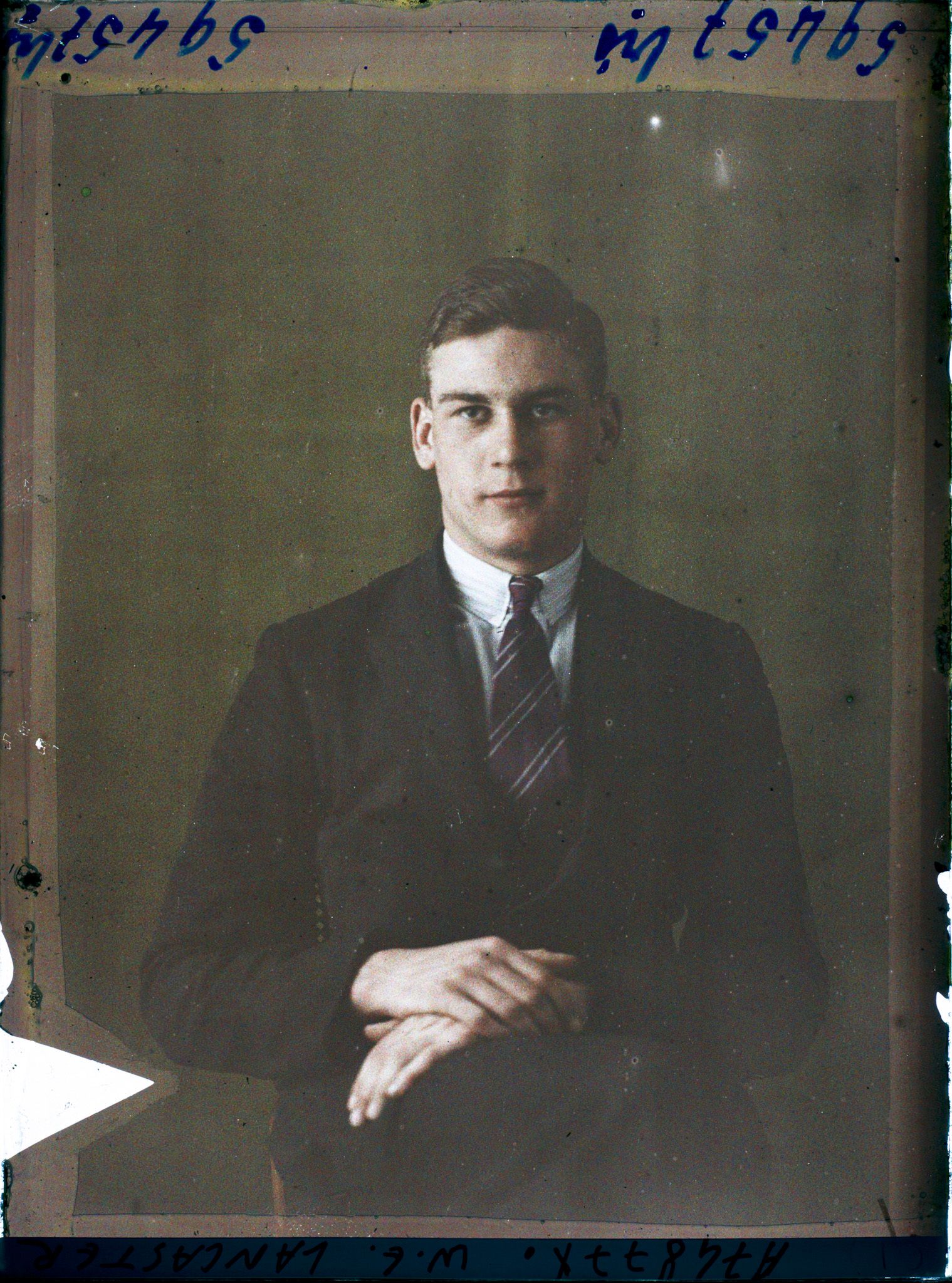 Image représentant https://musee-albert-kahn.s-museum.fr/home/NWQ2OTAwYzNmYjZlZTk1ZWQwODJmMjY4L2dlbmVyaWMtbm90aWNlLXRhYi9hdXRob3JpdHkvNjE3YTc5ZjVjZjhiODk2OGIzMzM3ZDIx/5d6900c3fb6ee95ed082f268/generic-notice-tab/authority/617a79ebcf8b8968b33370af Monsieur W. E. Lancaster