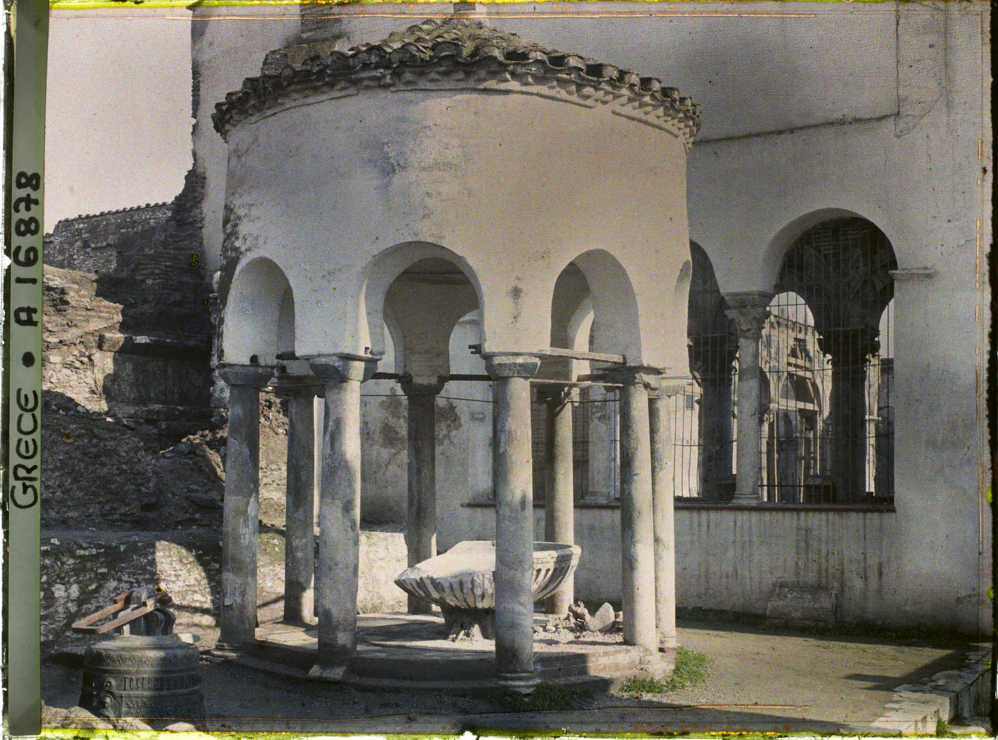 Image représentant Grèce, Salonique, La fontaine des Ablutions, Eglise St Demètre