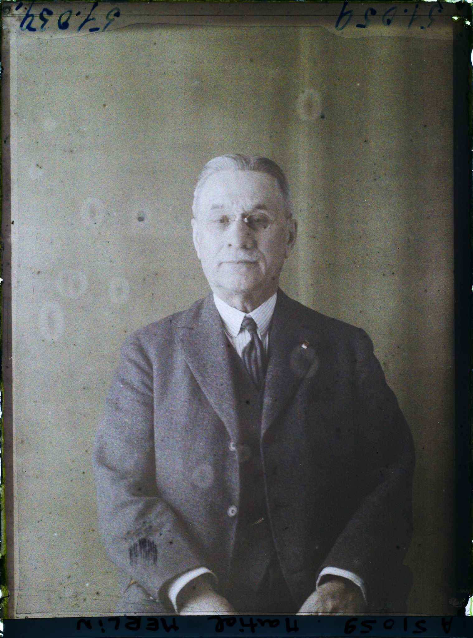 Image représentant Monsieur  https://musee-albert-kahn.s-museum.fr/home/NWQ2OTAwYzNmYjZlZTk1ZWQwODJmMjY4L2dlbmVyaWMtbm90aWNlLXRhYi9hdXRob3JpdHkvNjE3YTc5ZjVjZjhiODk2OGIzMzM3ZDIx/5d6900c3fb6ee95ed082f268/generic-notice-tab/authority/617a79ebcf8b8968b33373e3 Martial Merlin