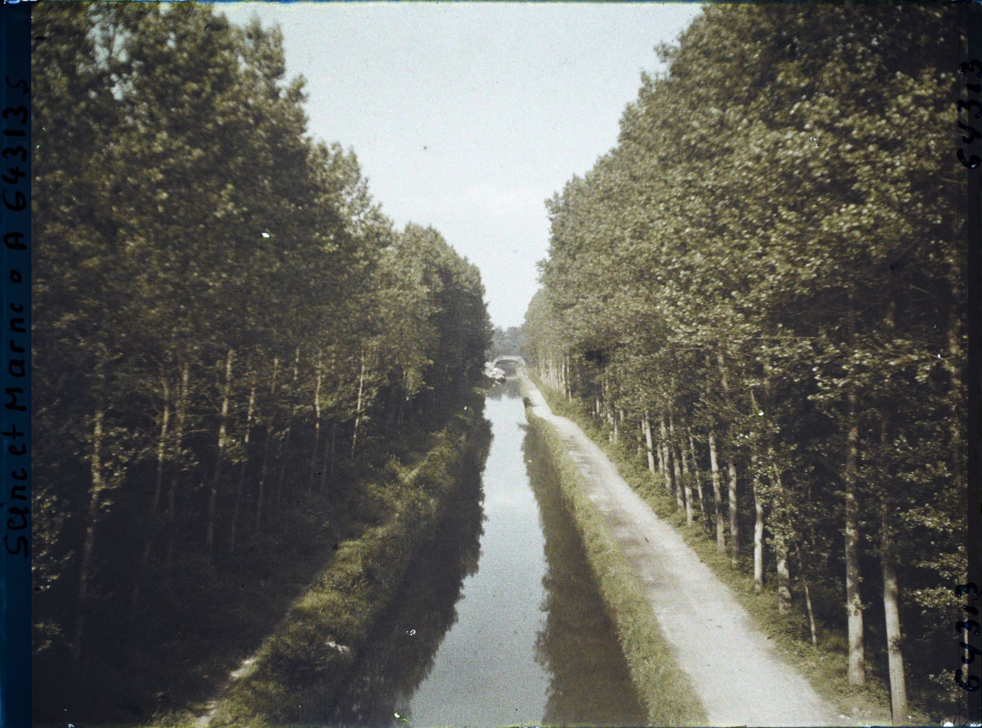 Image représentant Ile de France, Villeparisis, Le Canal au Coucher du Soleil