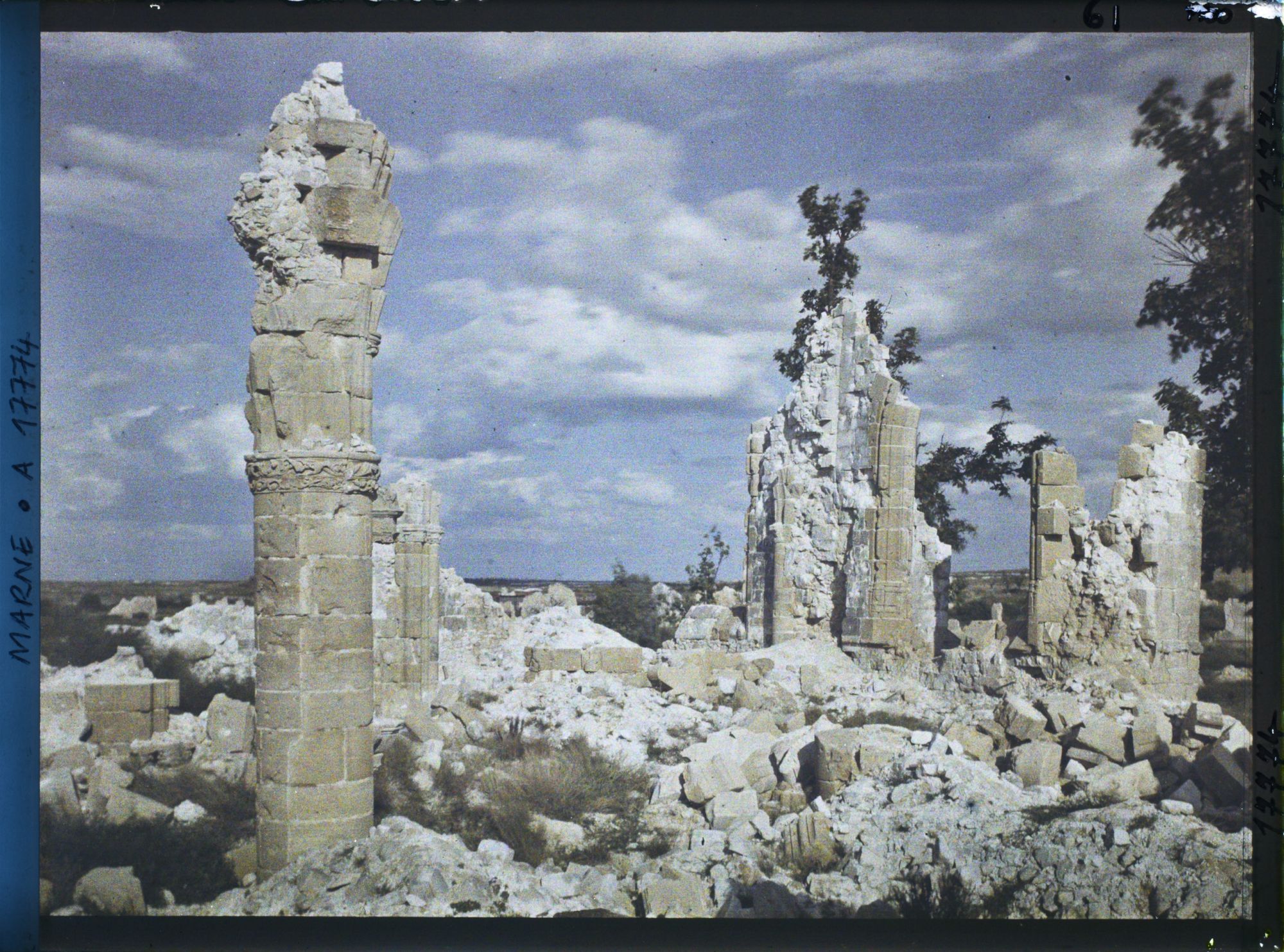 Image représentant France, Souain, L'Eglise