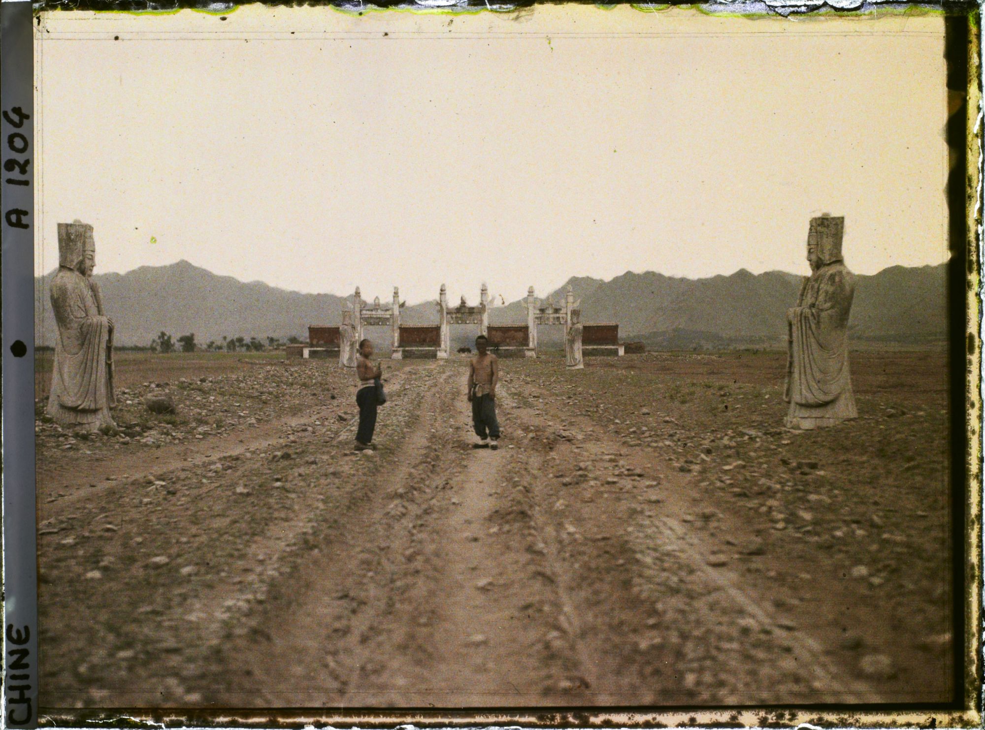 Image représentant Ming Shisanling (" Treize Tombeaux des Ming ")