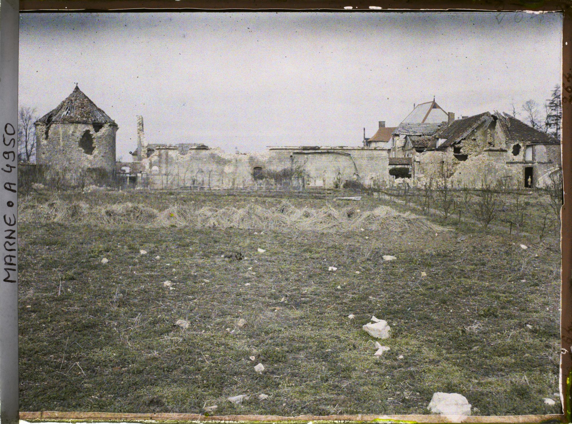 Image représentant Le château de Mondement en ruine