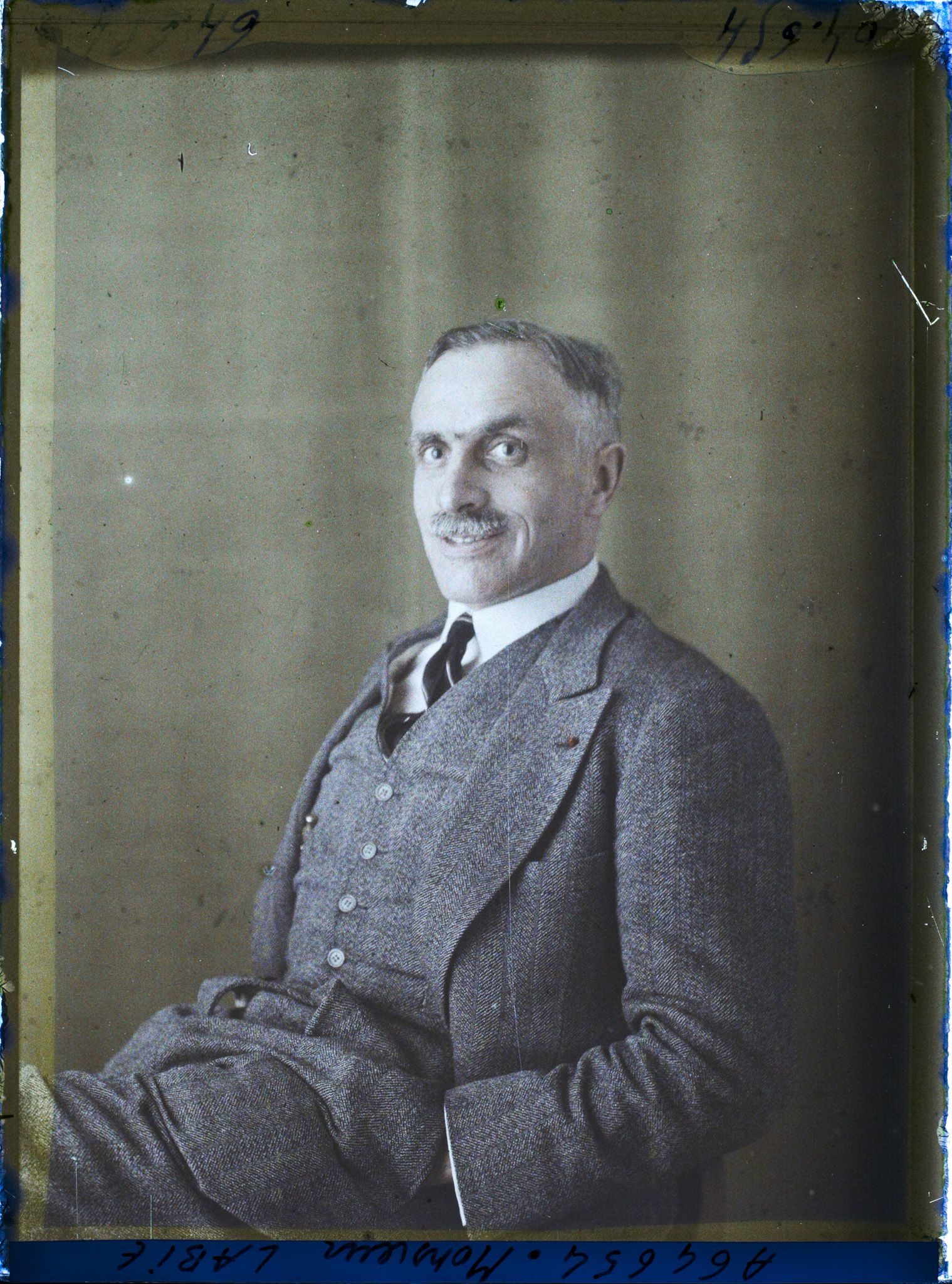 Image représentant https://musee-albert-kahn.s-museum.fr/home/NWQ2OTAwYzNmYjZlZTk1ZWQwODJmMjY4L2dlbmVyaWMtbm90aWNlLXRhYi9hdXRob3JpdHkvNjE3YTc5ZjVjZjhiODk2OGIzMzM3ZDIx/5d6900c3fb6ee95ed082f268/generic-notice-tab/authority/617a79ebcf8b8968b3337095 Monsieur Labie