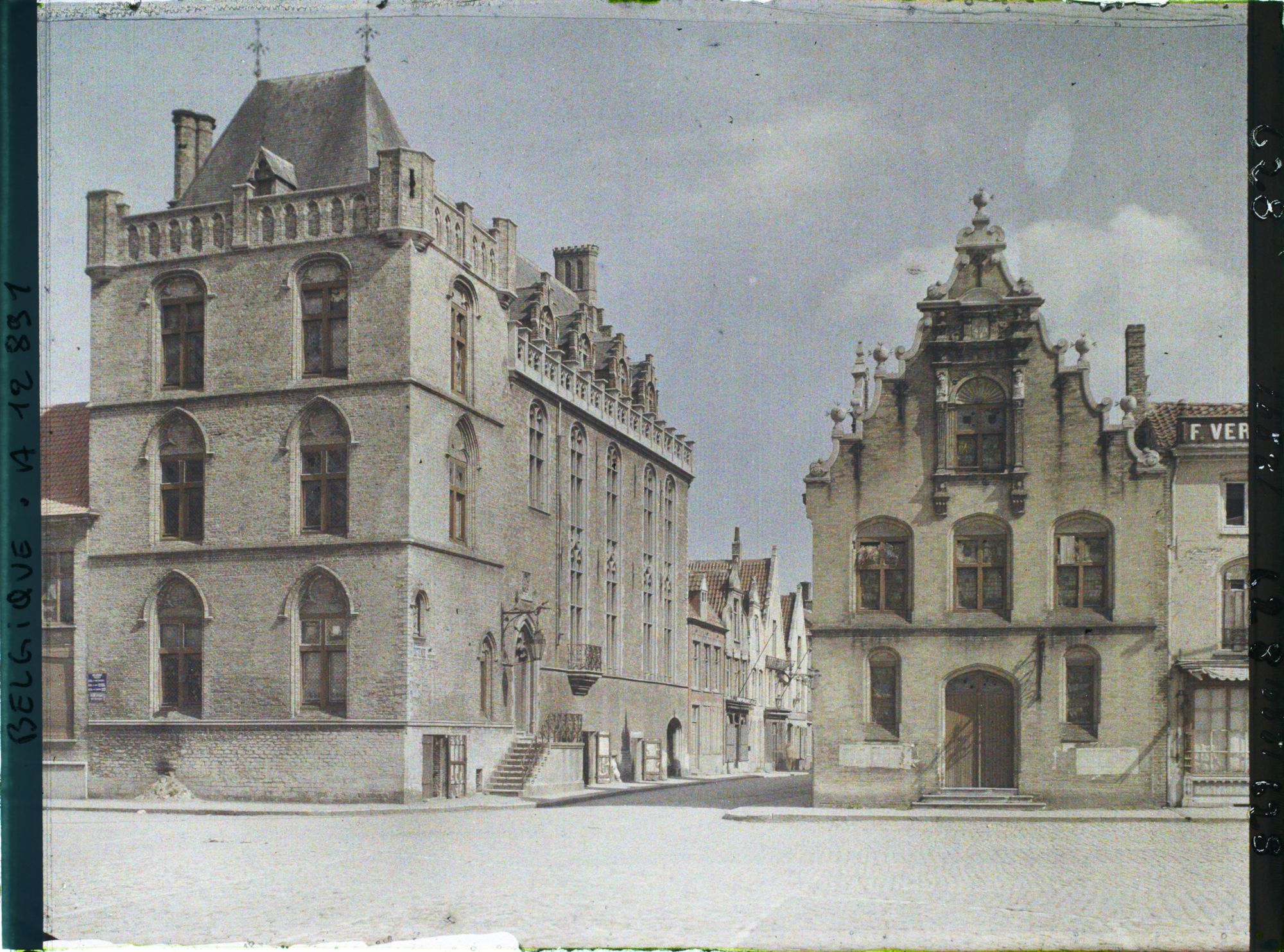 Image représentant Belgique, Furnes, Maison des Officiers Espagnols, Théâtre.