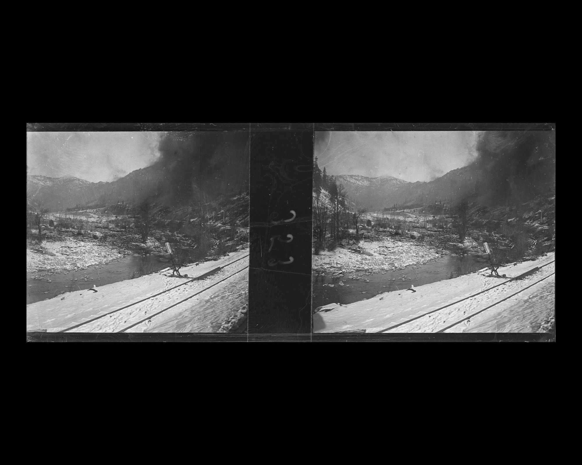 Image représentant La ligne de chemin de fer à travers la montagne de la Sierra Nevada, le long de la rivière Truckee