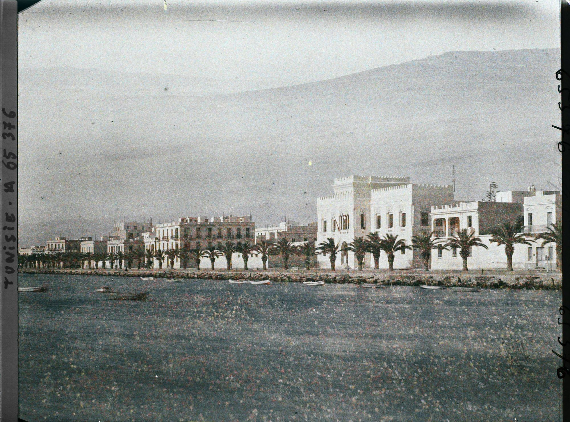 Image représentant Le boulevard Fallières le long des quais