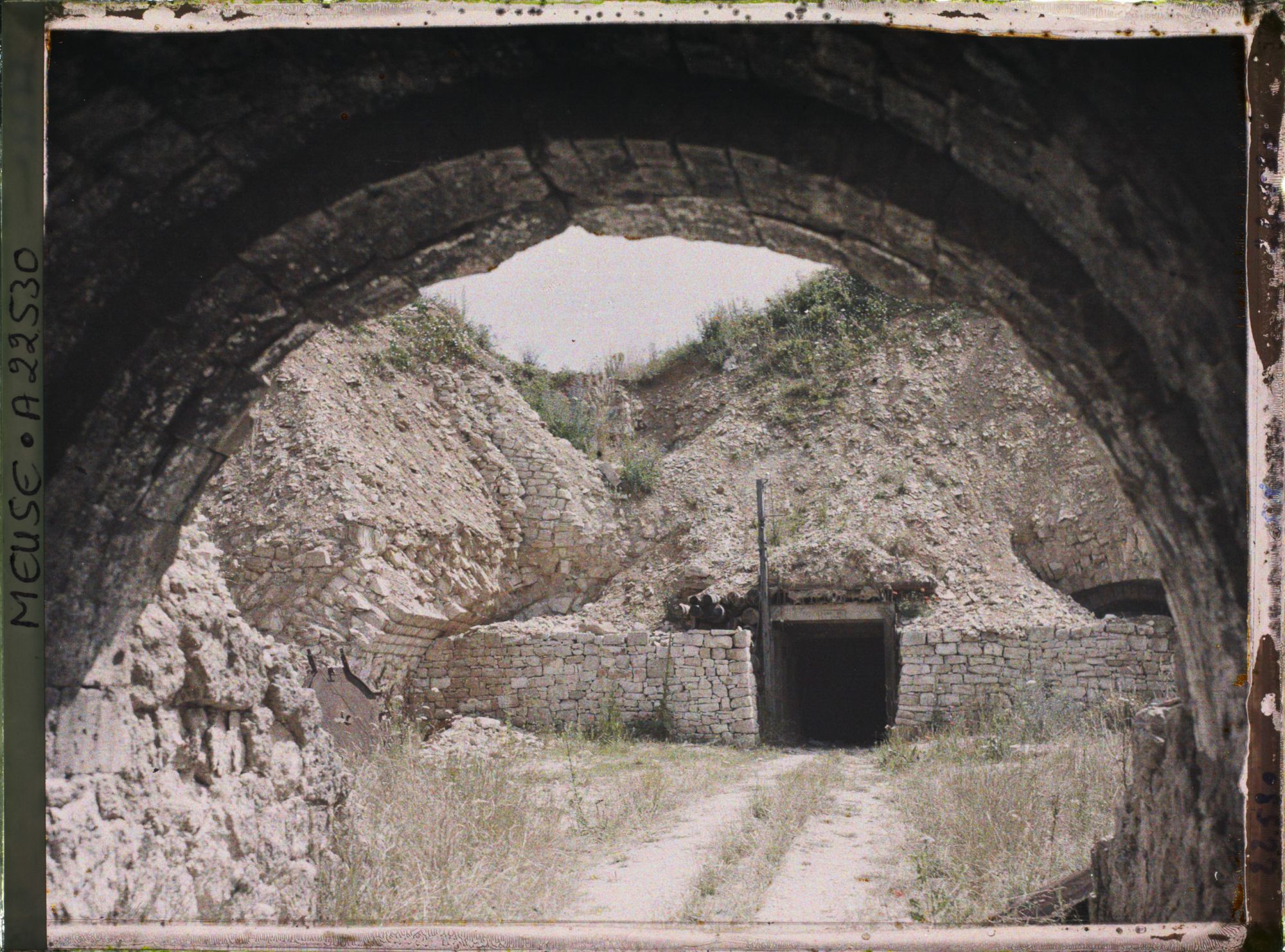 Image représentant France, Fort de Tavanne, L'Entrée intérieure du fort