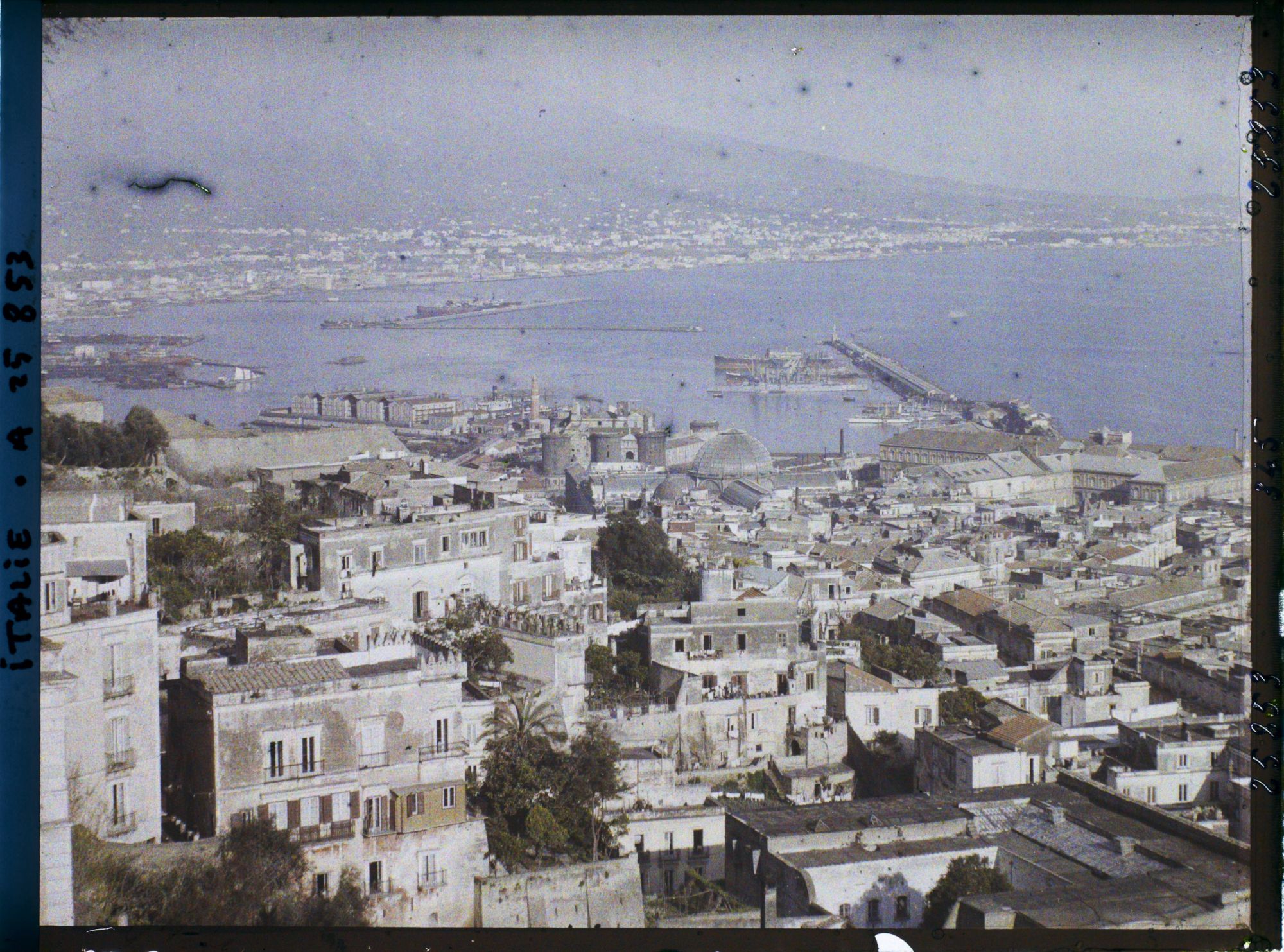 Image représentant Panorama de la ville et du golfe avec au fond le Vésuve