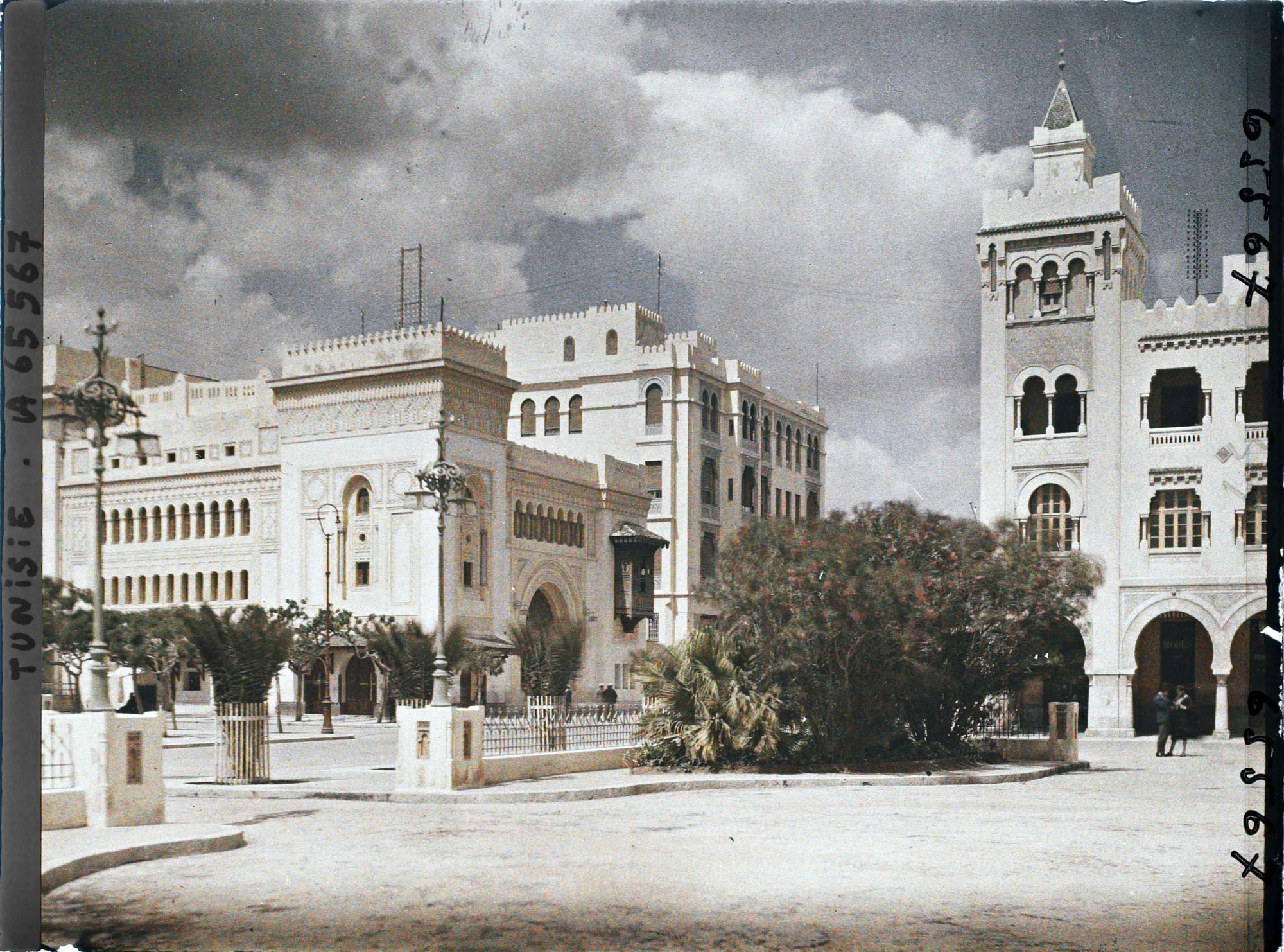 Image représentant L'avenue Jules Gau et le théâtre