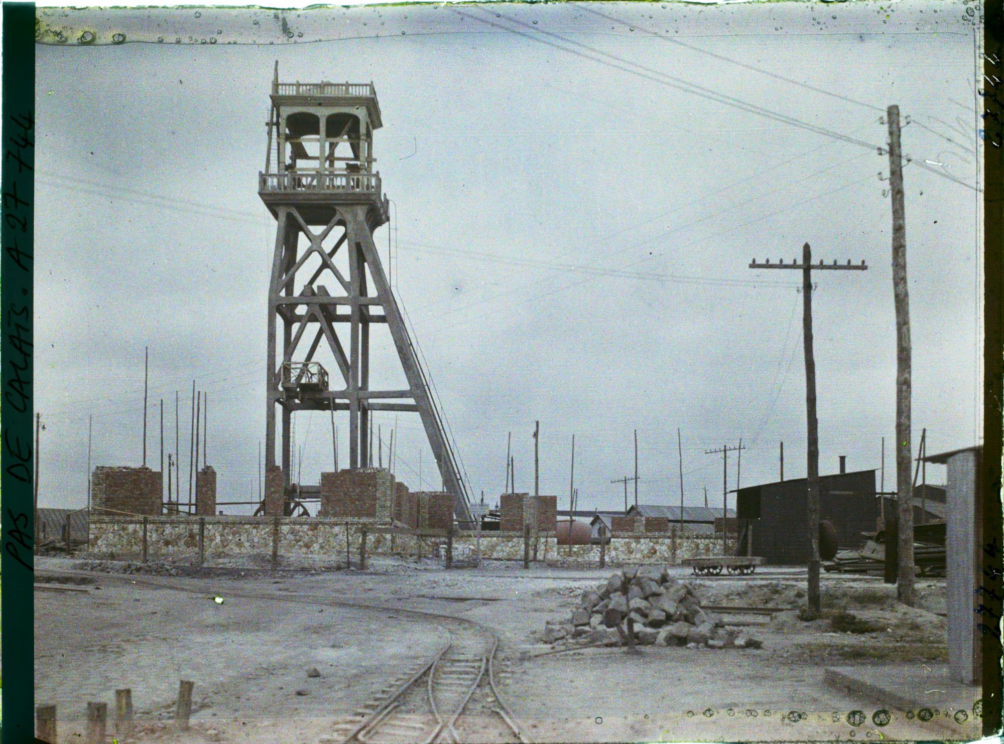 Image représentant France, Lens, Mines de Lens , puits n° 2 , Chevalet de fosse en Construction