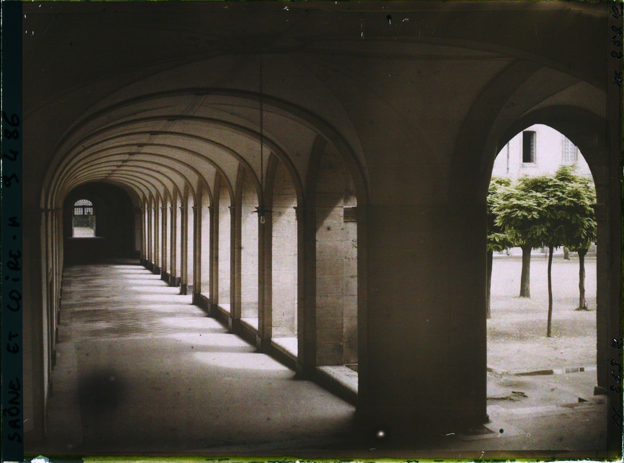 Image représentant Abbaye de Cluny, la galerie du cloître du XVIIIe siècle
