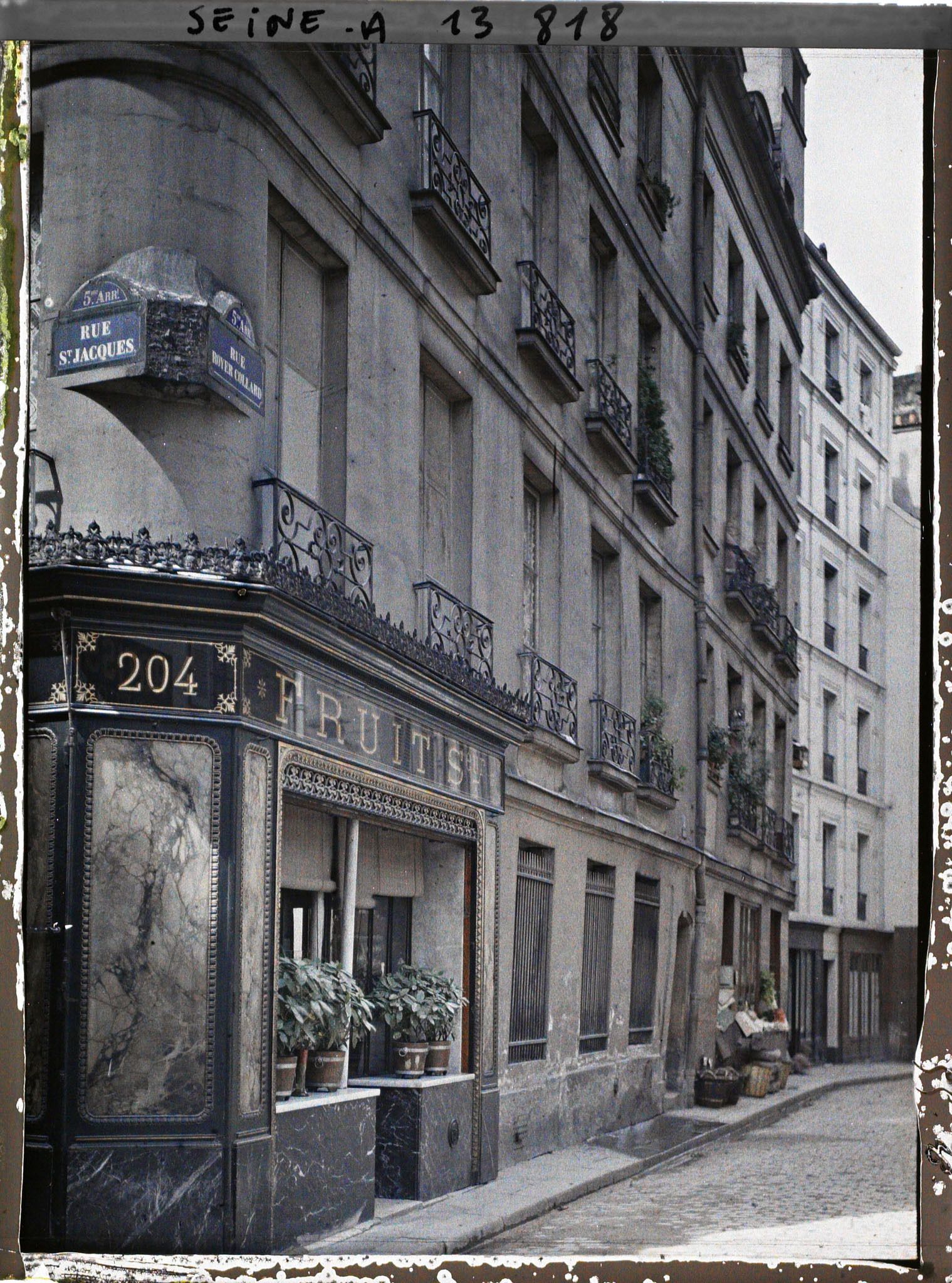 Image représentant Immeuble à l'angle des rues Royer-Collard et St-Jacques