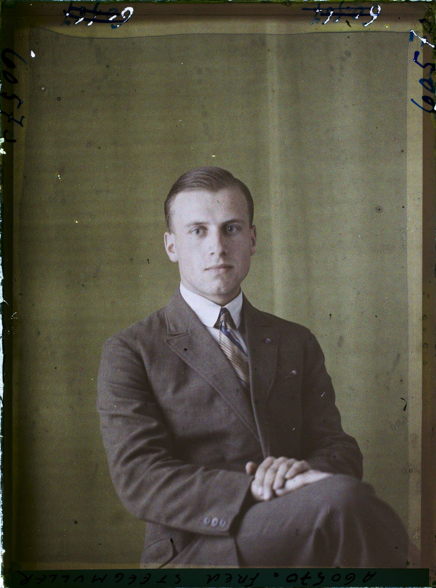 Image représentant Monsieur  https://musee-albert-kahn.s-museum.fr/home/NWQ2OTAwYzNmYjZlZTk1ZWQwODJmMjY4L2dlbmVyaWMtbm90aWNlLXRhYi9hdXRob3JpdHkvNjE3YTc5ZjVjZjhiODk2OGIzMzM3ZDIx/5d6900c3fb6ee95ed082f268/generic-notice-tab/authority/617a79ebcf8b8968b3337807 Fred Steegmuller