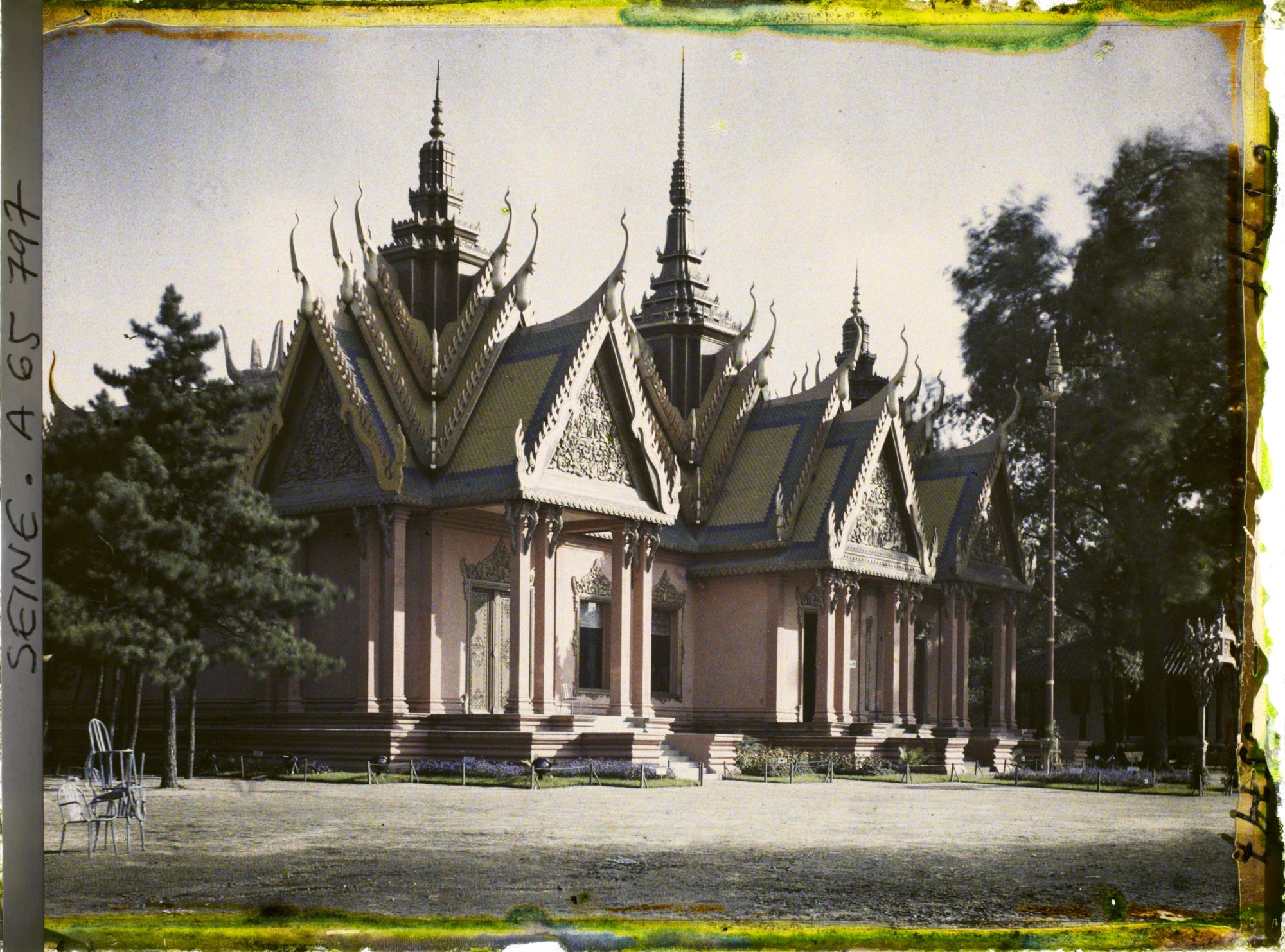 Image représentant L'Exposition Coloniale Internationale de 1931, le pavillon du Cambodge, section de l'Indochine