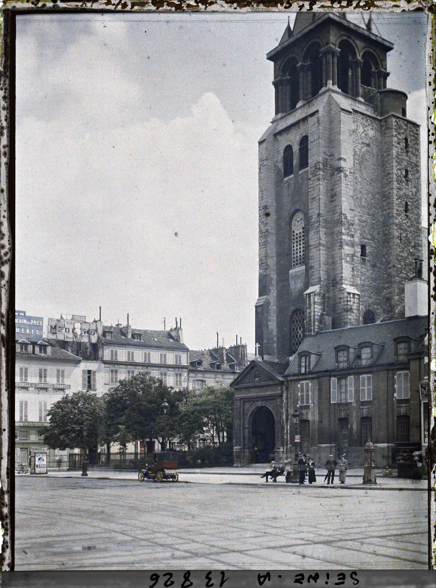 Image représentant La place St-Germain des Prés ou l'actuelle place Jean-Paul Sartre et Simone de Beauvoir