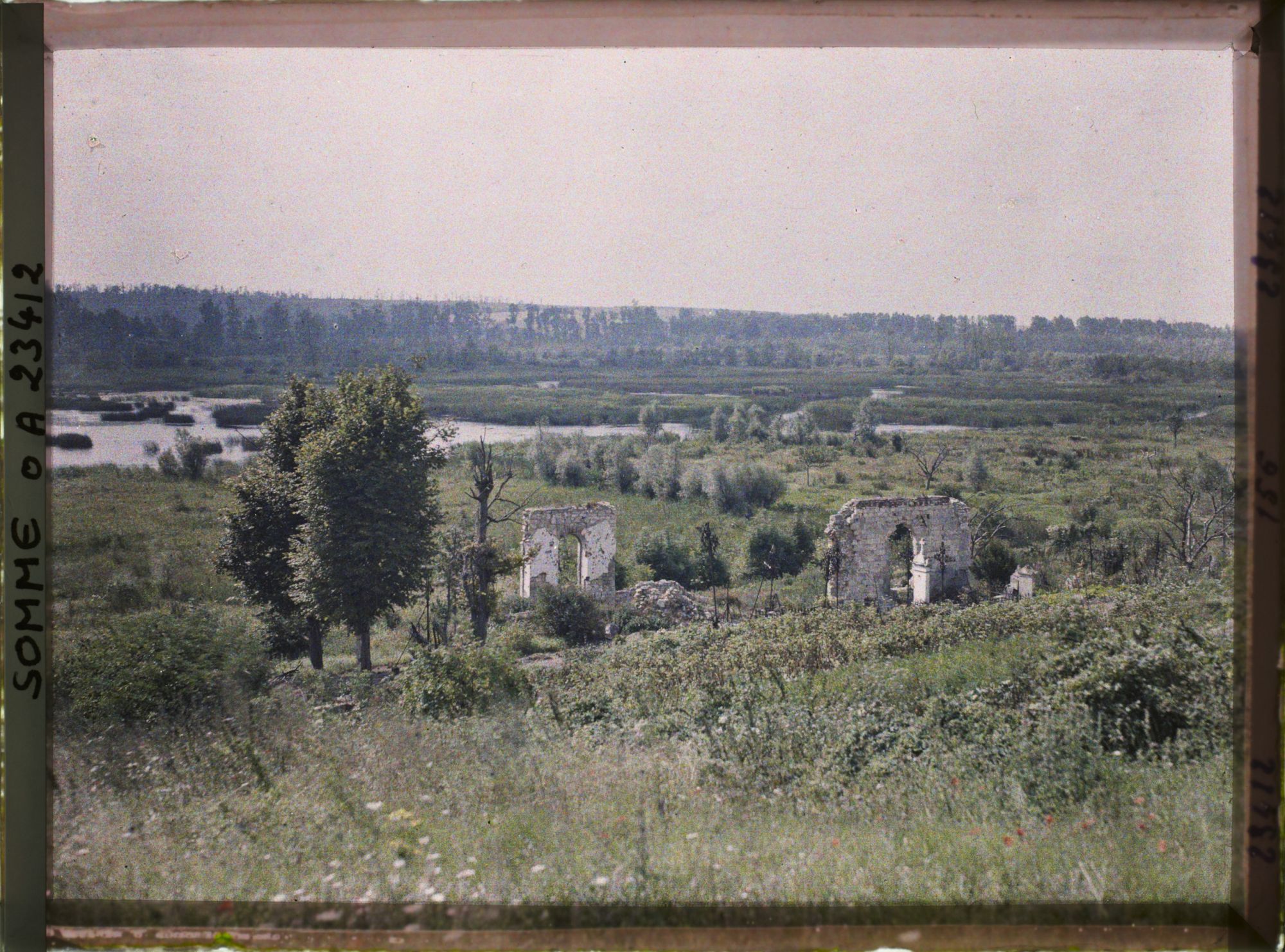 Image représentant France, Hein, Les Marais de la Somme et les ruines de l'Eglise