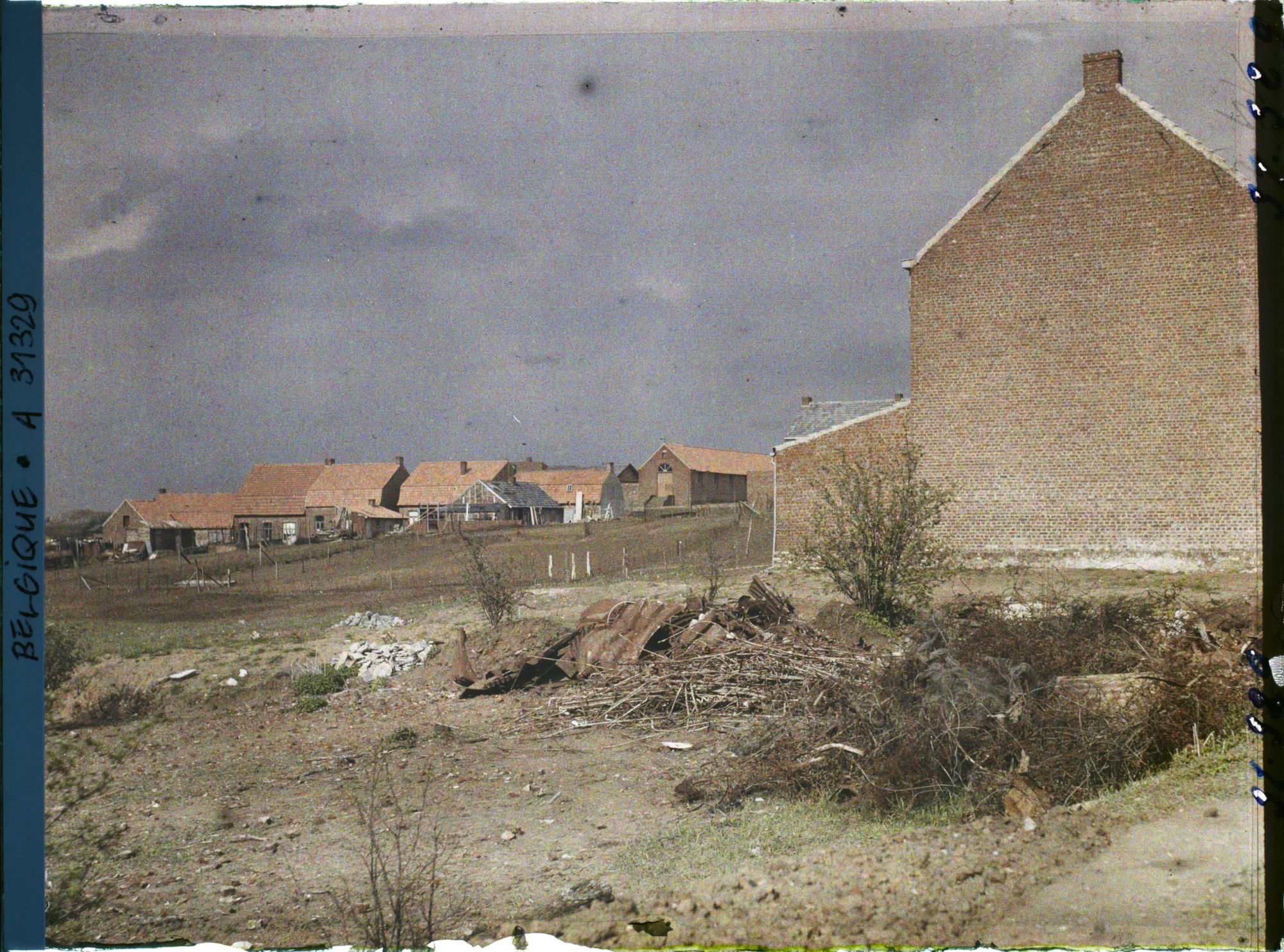 Image représentant Belgique, Wytschaete, Orage sur le Village