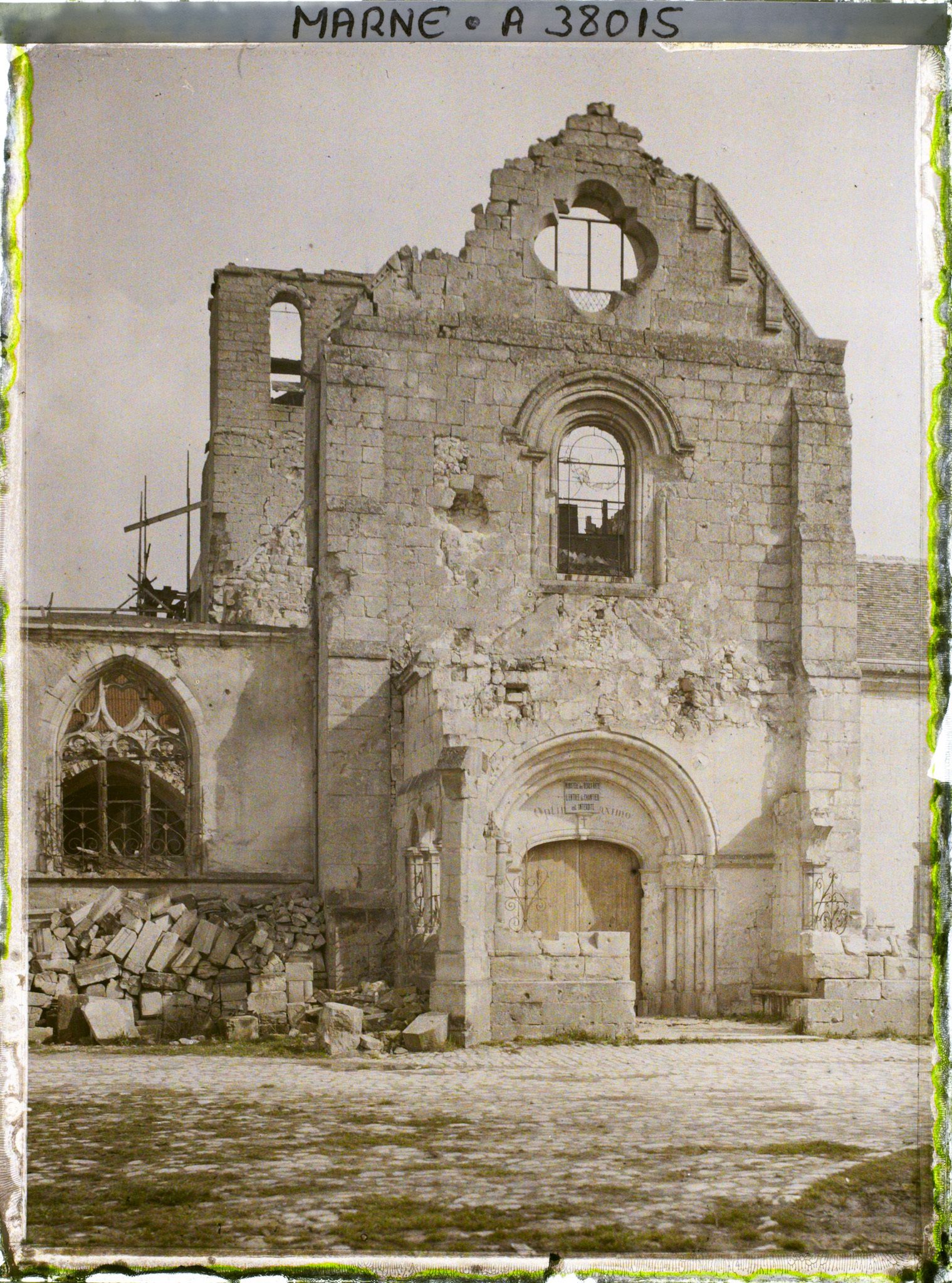 Image représentant France, Fismes, Le porche de l'Eglise