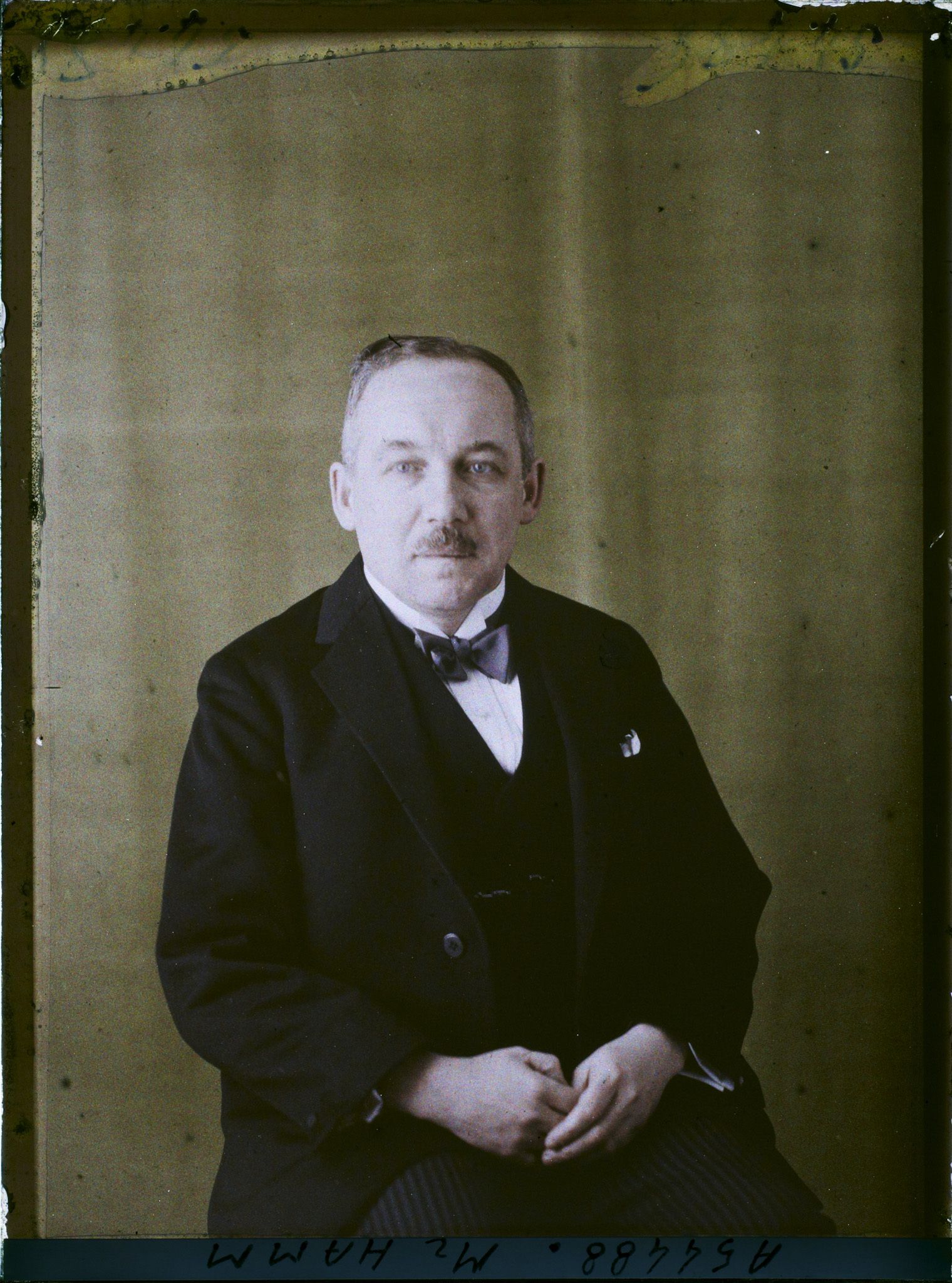 Image représentant https://musee-albert-kahn.s-museum.fr/home/NWQ2OTAwYzNmYjZlZTk1ZWQwODJmMjY4L2dlbmVyaWMtbm90aWNlLXRhYi9hdXRob3JpdHkvNjE3YTc5ZjVjZjhiODk2OGIzMzM3ZDIx/5d6900c3fb6ee95ed082f268/generic-notice-tab/authority/617a79ebcf8b8968b3336ed6 Monsieur Hamm ou Hamon