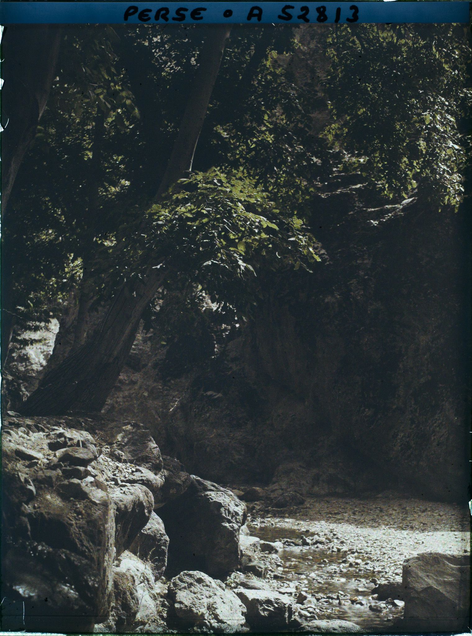 Image représentant Source d'eau dans la chaîne de l'Elbourz (près de Darband ?)