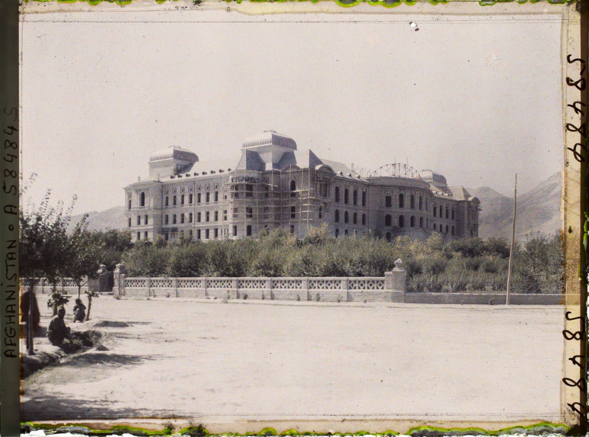 Image représentant Le Palais du gouvernement en construction