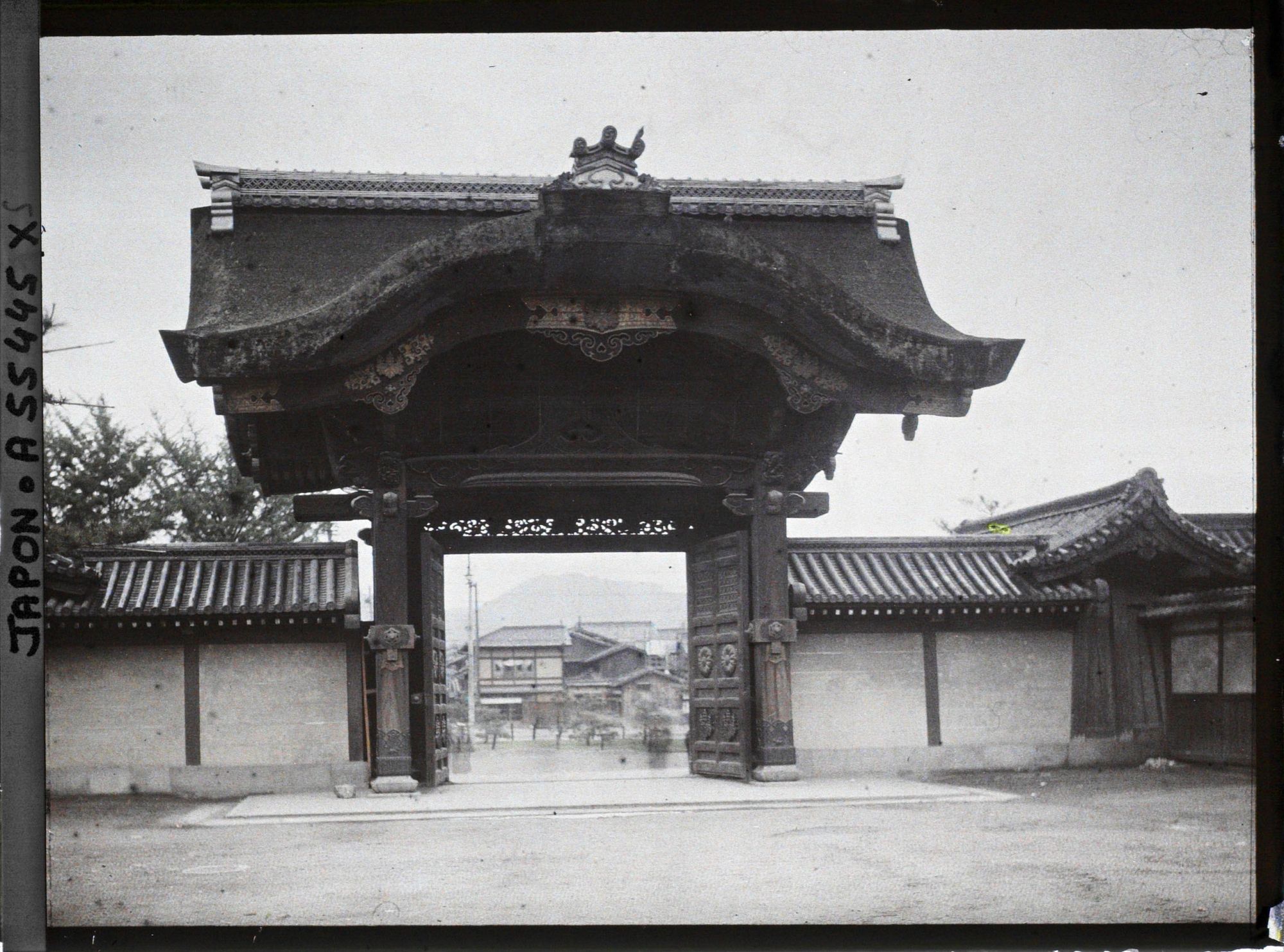 Image représentant Temple Higashi Honganji : la porte de la salle d'Amida (Amida-dô mon)