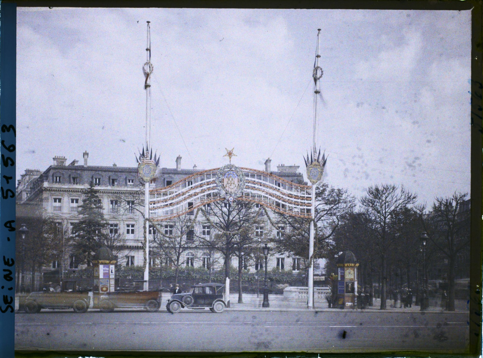 Image représentant Décorations place de l'Étoile pour le 9ème congrès de la Légion Américaine (American Legion)
