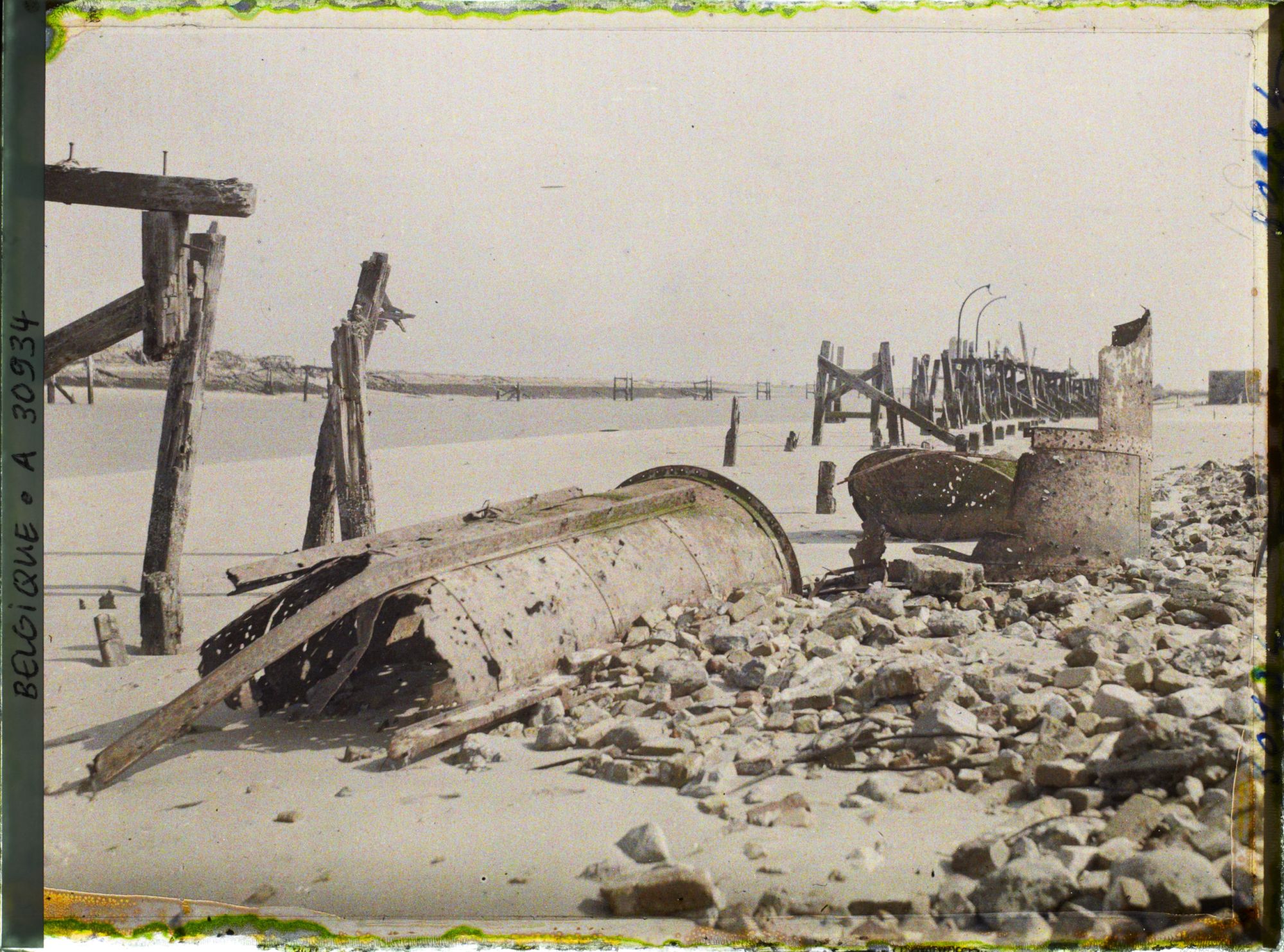 Image représentant Belgique, Nieuport les Bains, Aspect de l'estacade vers Nieuport Ville