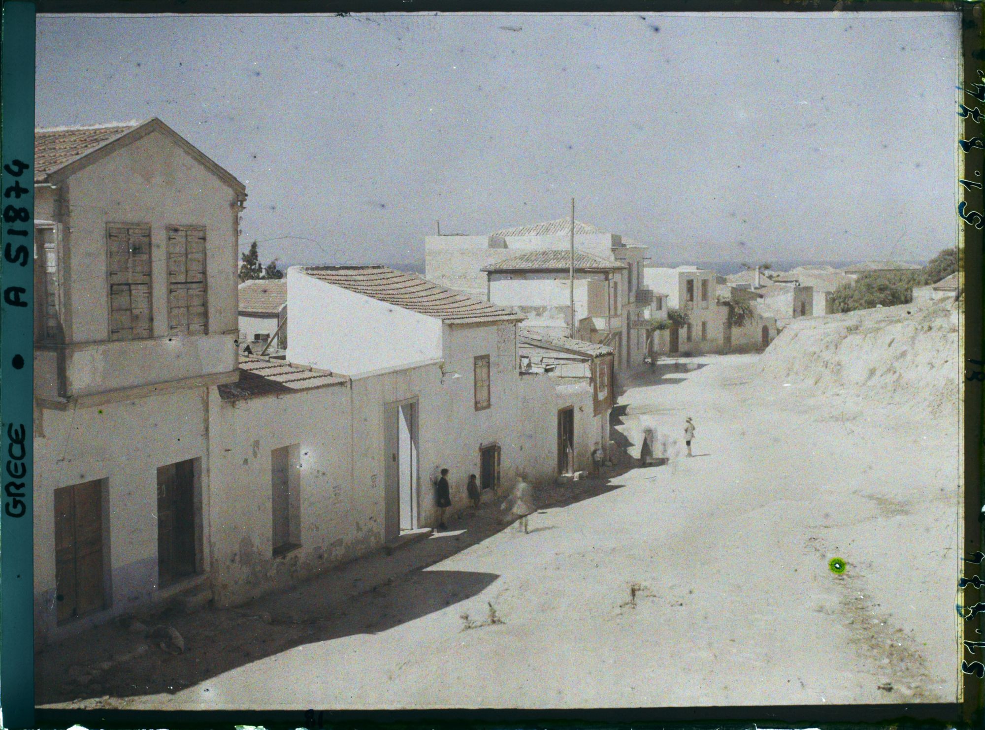 Image représentant Rue et habitant près des remparts
