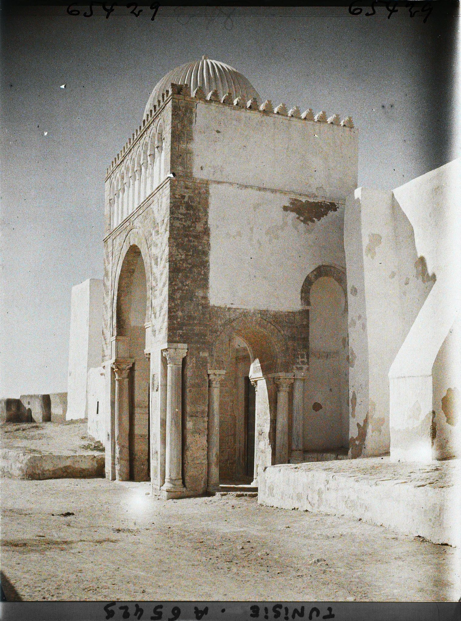 Image représentant La porte Lalla-Rihana, percée dans le mur oriental de la Grande Mosquée dans la médina