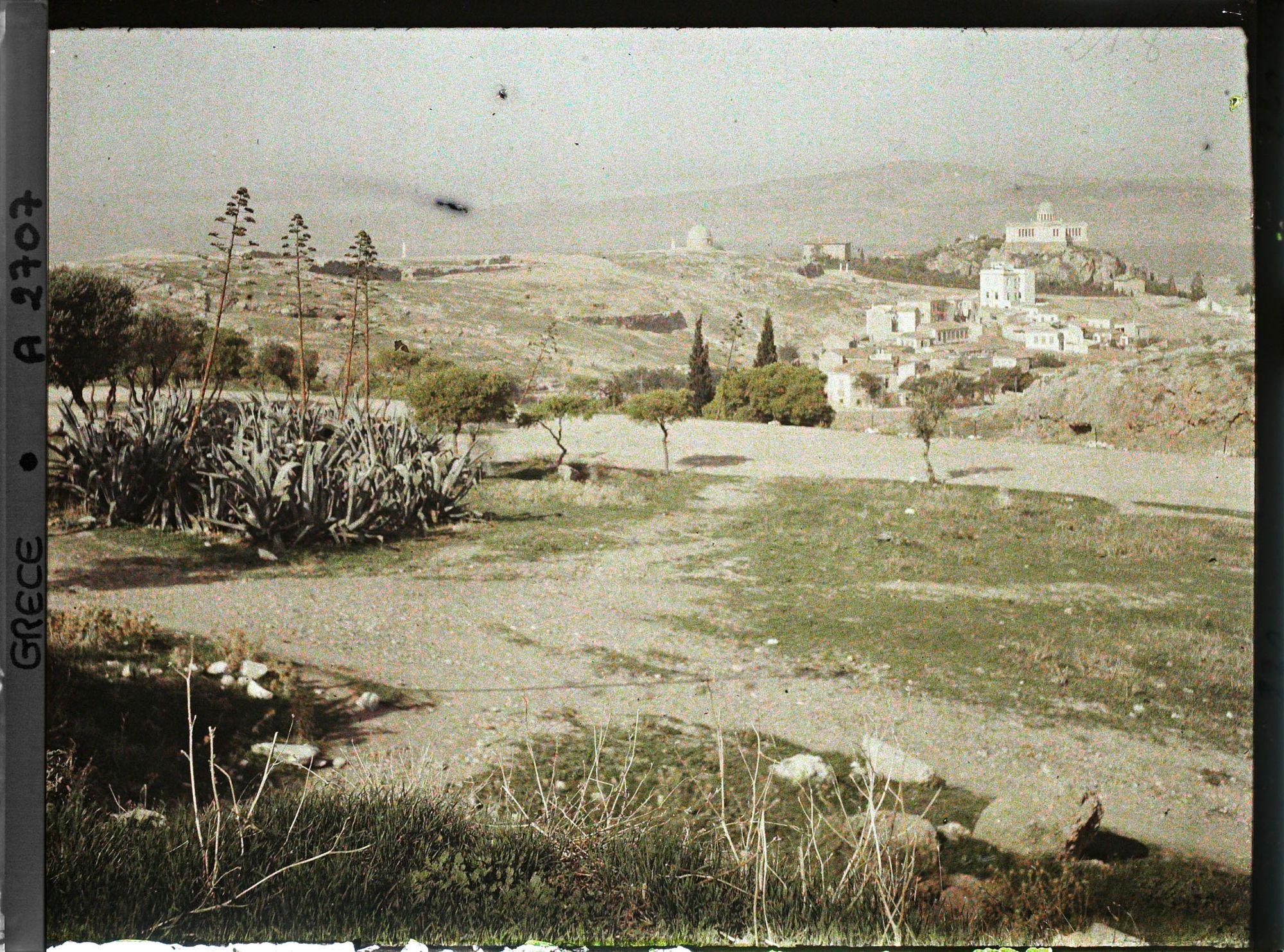 Image représentant Panorama vers la Colline des Nymphes (83 m) supportant l'observatoire