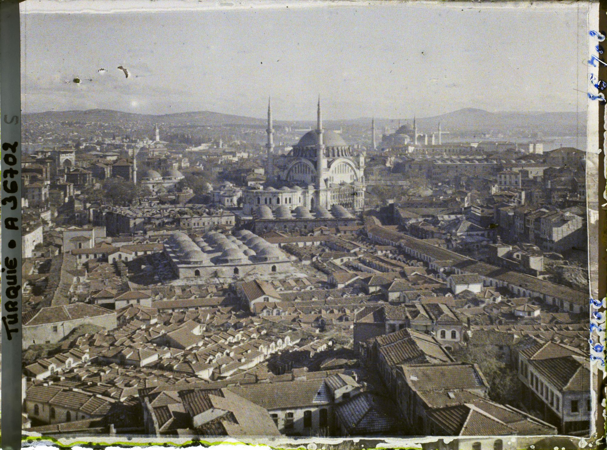 Image représentant Turquie, Constantinople, Panorama vers Nouri-Osman Djami, Ste Sophie et les toits du Grand Bazar