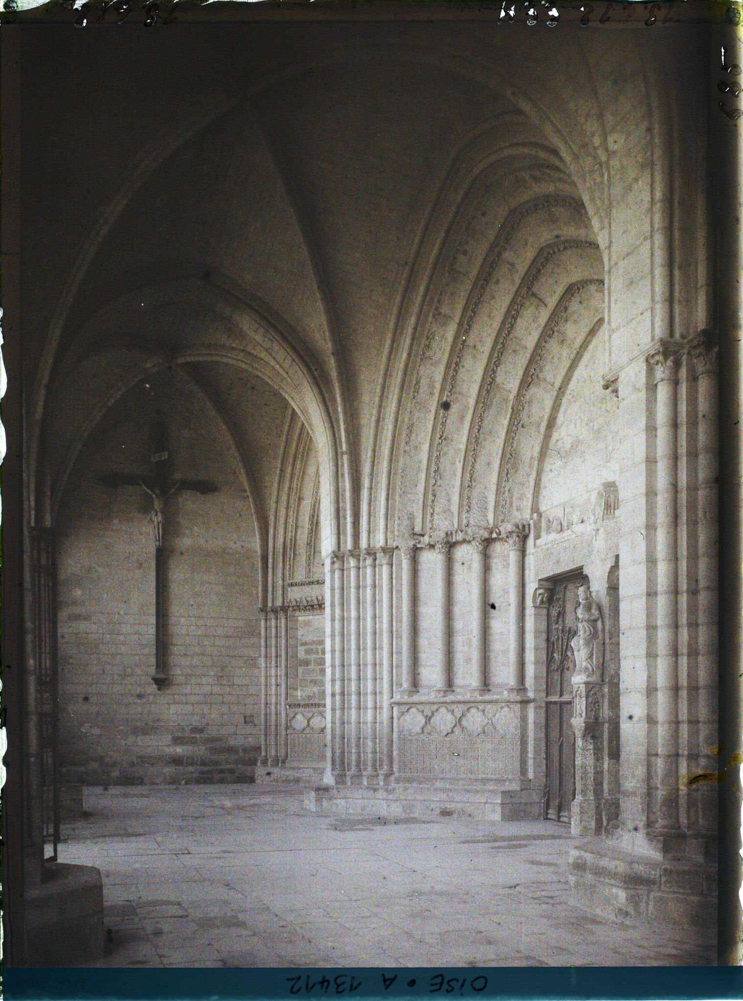 Image représentant France, Porche de la Cathédrale