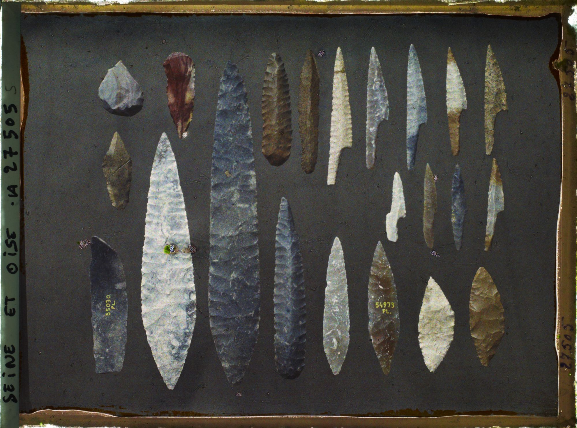 Image représentant France, St Germain- en- Laye, Musée, 1 Grattoir courbe 55030, 1 Burin 55030, 1 grattoir rond 55030, 1 grattoir rouge 54885, 1 grattoir (ocre) 54880, une pointe à bords retouchés 54880, Pointillé , une pointe à crans 54911, une autre 54913, une autre 54911, une autre (blanche et jaune ) 54913, une autre (jaune tigré) 54913, une autre grise noir 54915, une pointe à cran 54915, pointe à cran à double encoche (blanche)54910, 1 P.solutr 54912 grise , 1 P. sole 54969, 1 grattoir 54474, 1 P. sol.silex (Jaune transparent) 54973, 1 P. sl Jaspe jaune 54973, 1 P. s. 54973, Grotte du Placard