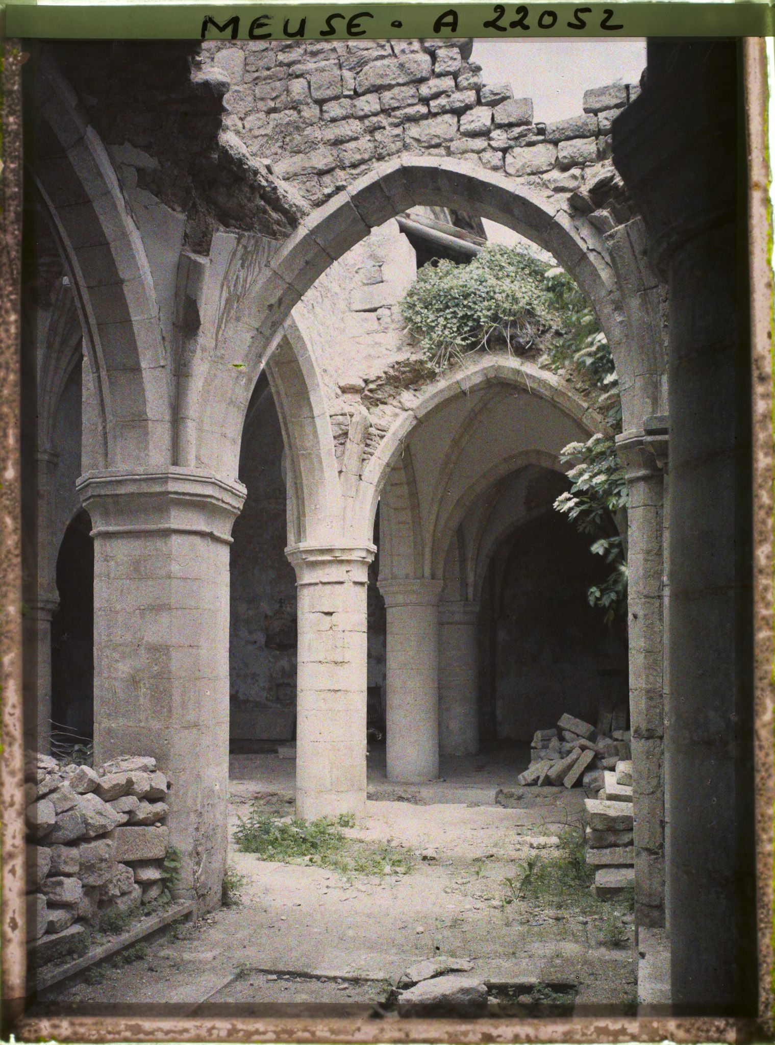 Image représentant France, Hattonchâtel, Intérieur de l'Eglise