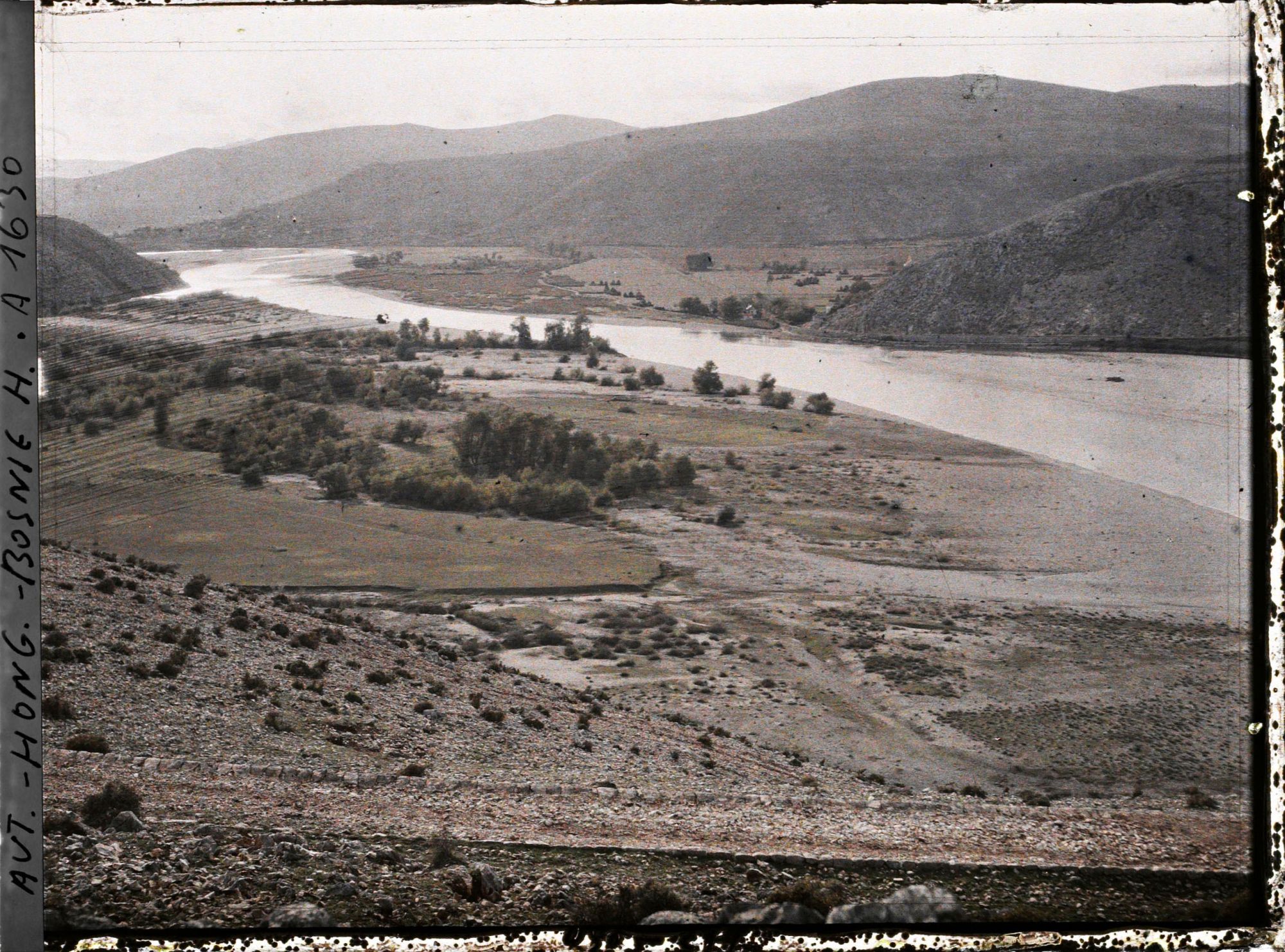 Image représentant Vue de Pocitelj sur la vallée de la Neretva vers l'aval, au premier plan Capljina