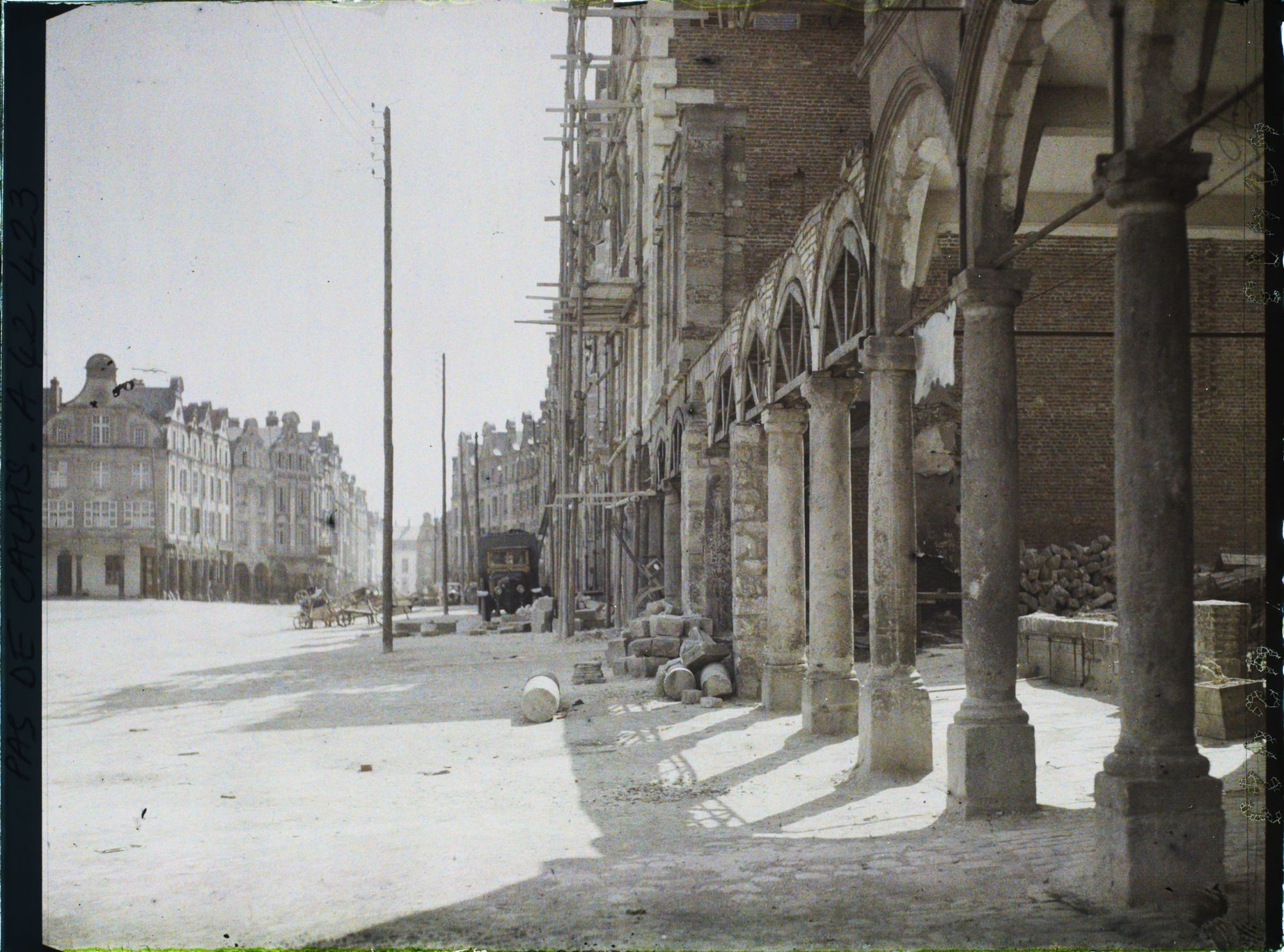 Image représentant France, Arras, Gde Place vers la rue de la Taillanderie