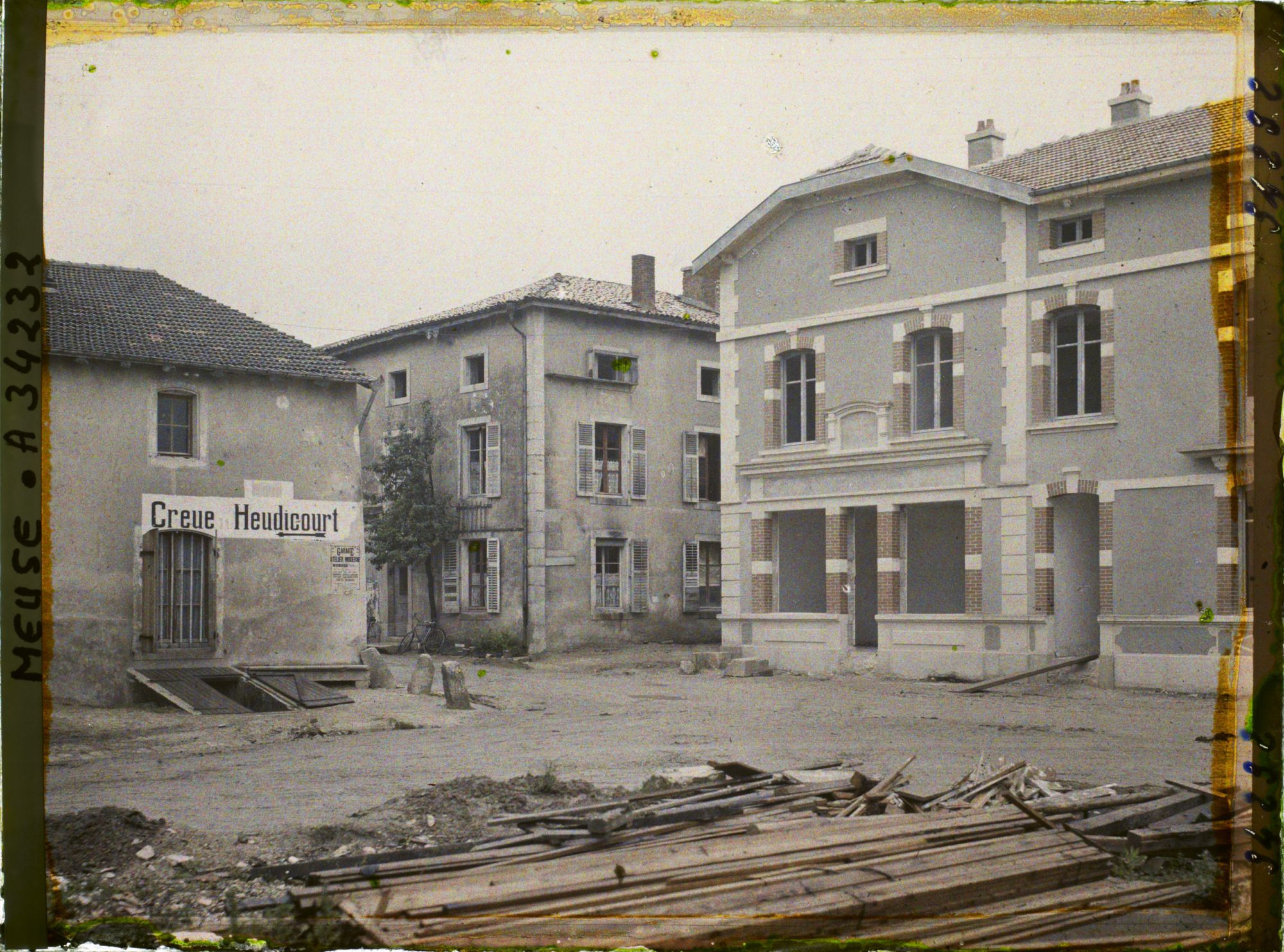 Image représentant France, Vigneulles les Hattonchatel, Reconstructions et inscriptions boches