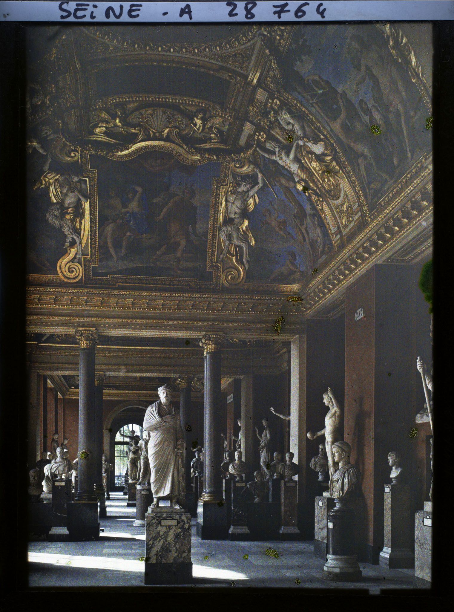 Image représentant La salle des Saisons, rez-de-chaussée de l'aile Denon (actuelle salle 23), Antiquités romaines