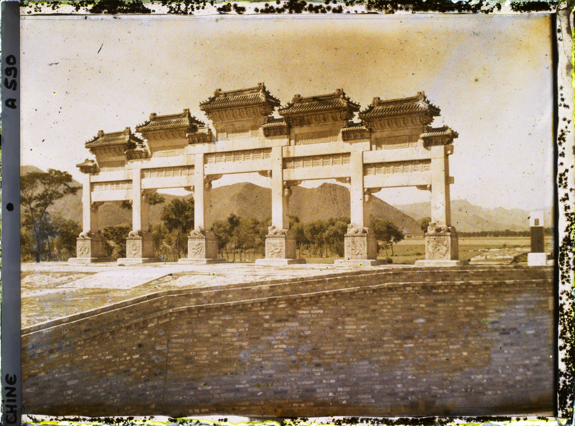 Image représentant Ming Shisanling (" Treize Tombeaux des Ming ")