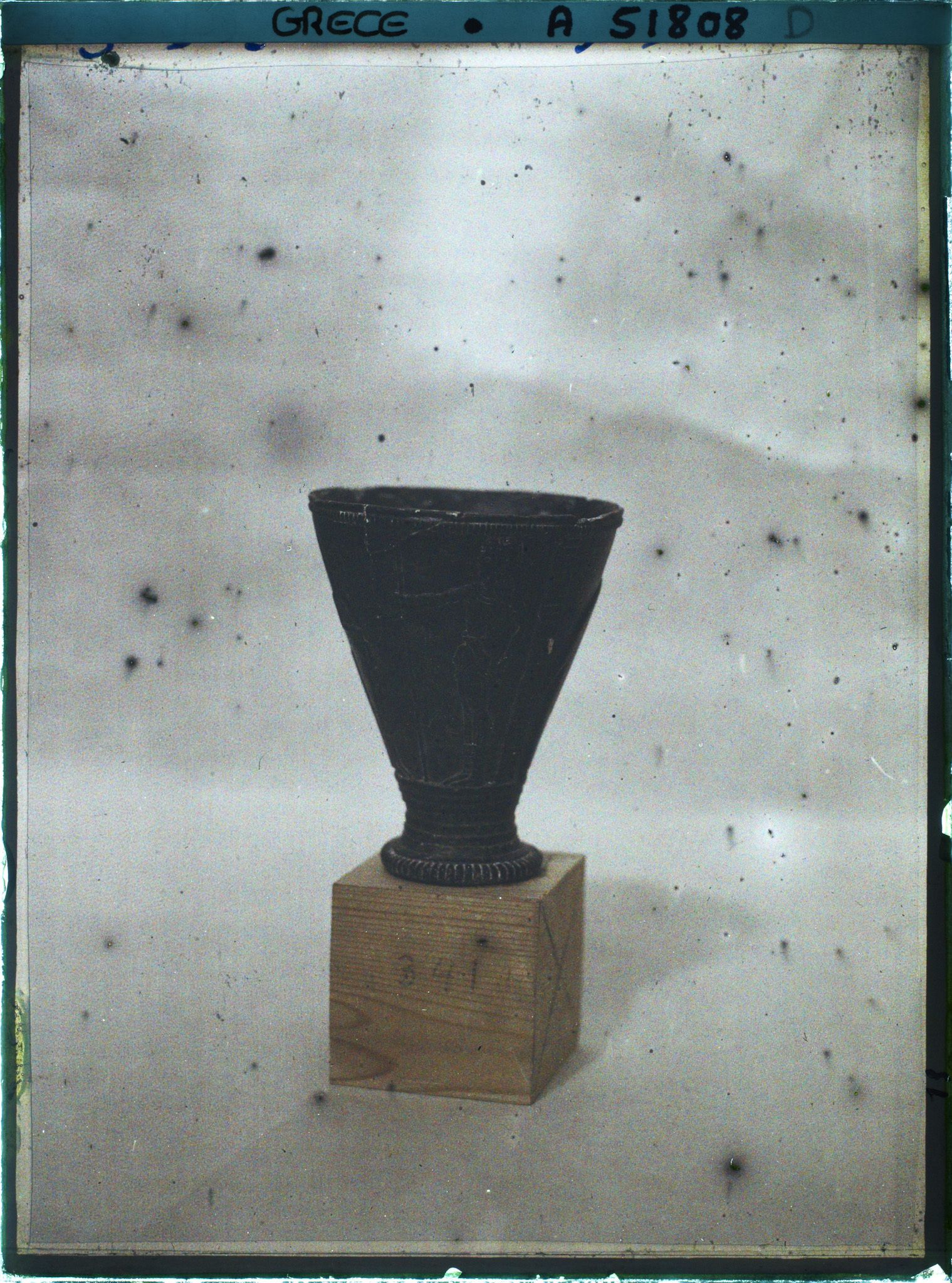Image représentant Musée archéologique - "Vase du chef" : gobelet en stéatite provenant du site d'Haghia Triada
