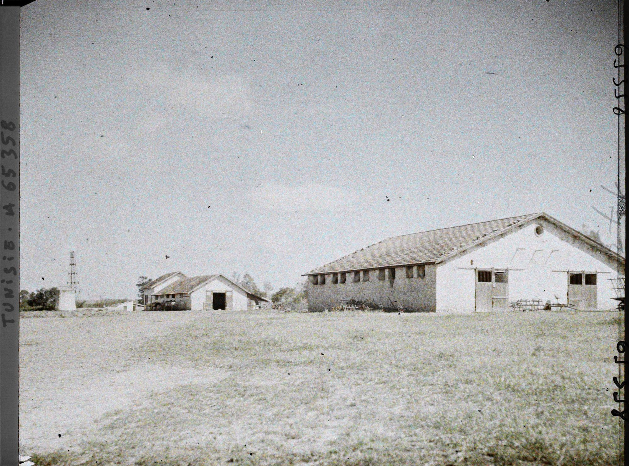 Image représentant Les hangars à matériel de la ferme Marchand